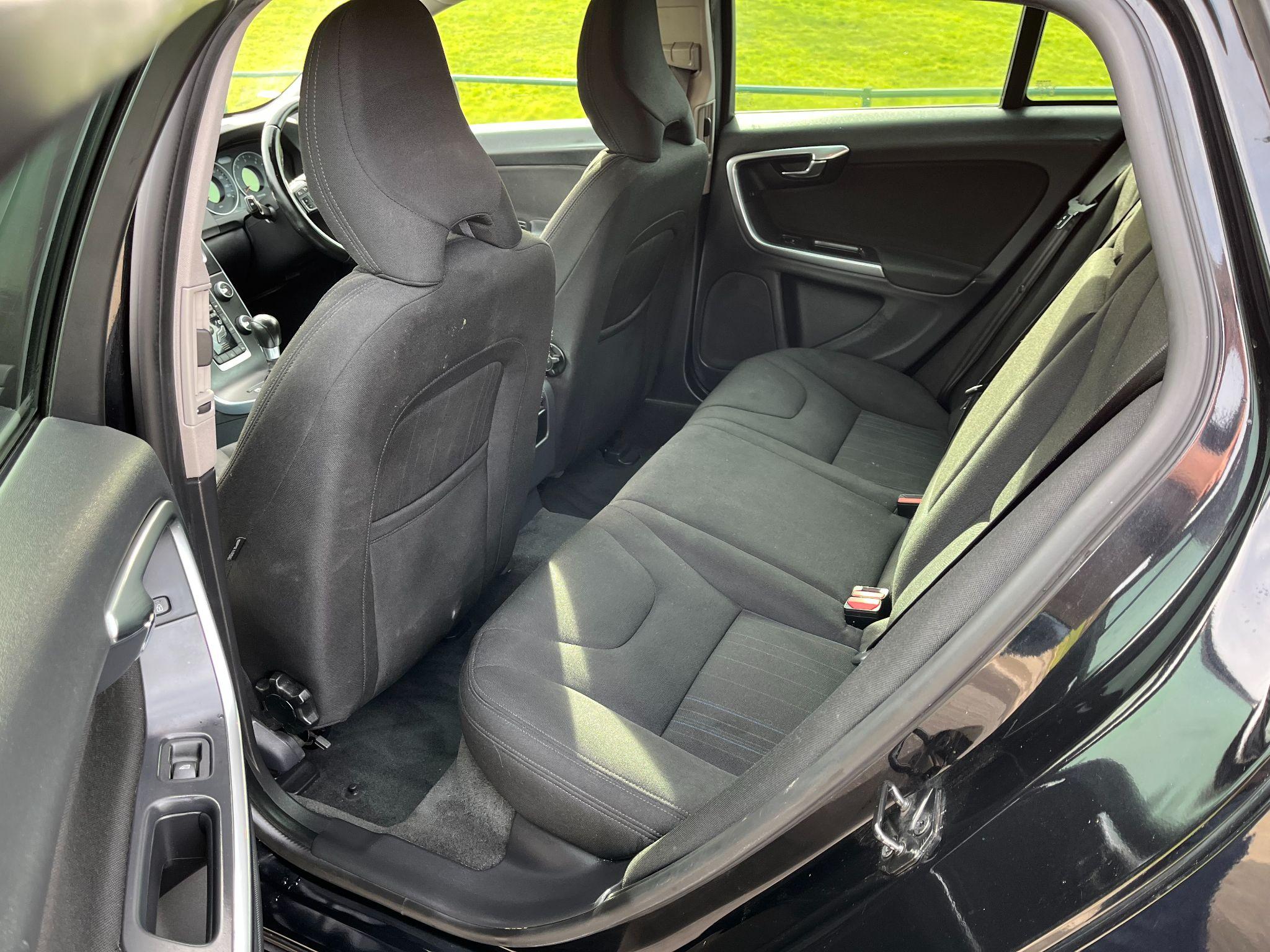 Volvo V60 2.0 D3 ES Nav Euro 5 (s/s) 5dr 5dr Manual 2025