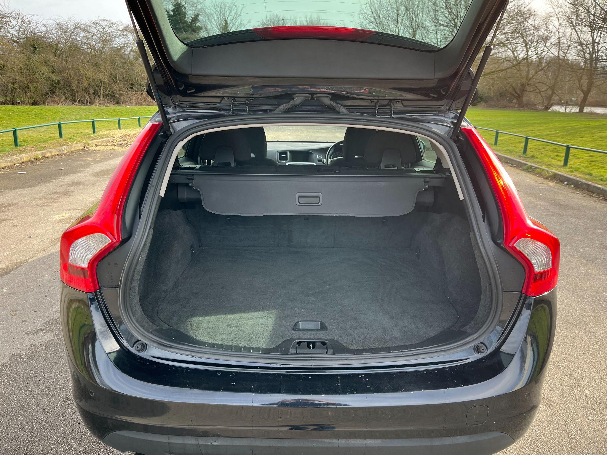 Volvo V60 2.0 D3 ES Nav Euro 5 (s/s) 5dr 5dr Manual 2025