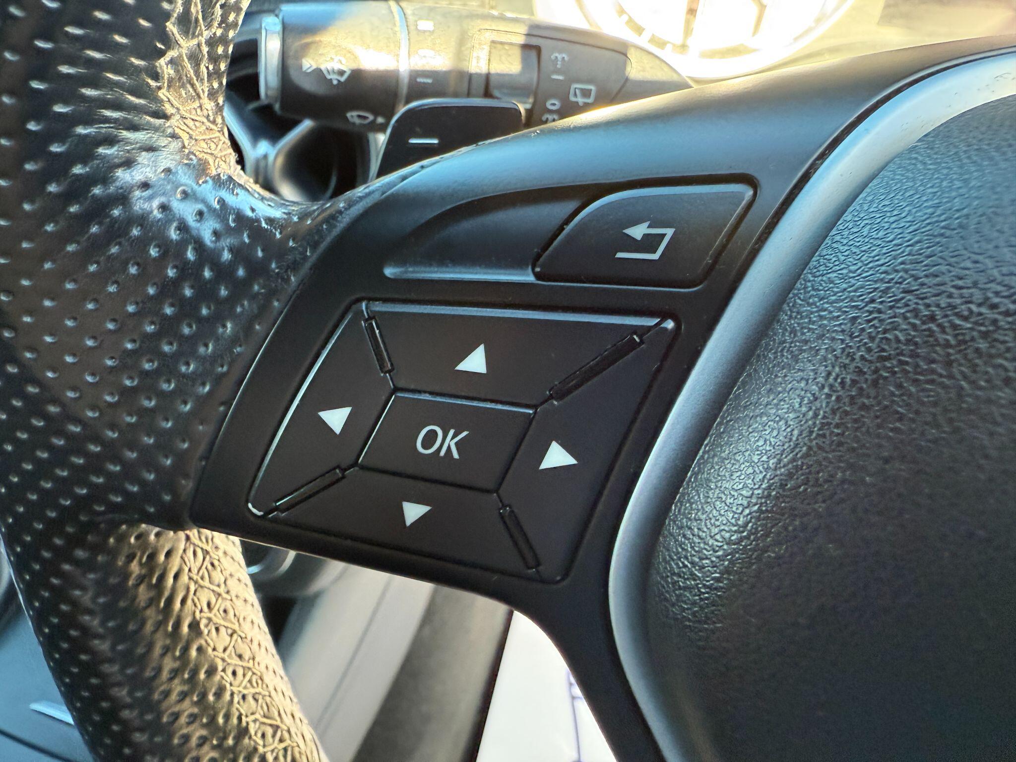 Mercedes-Benz A Class 1.6 A200 BlueEfficiency Sport 7G-DCT Euro 6 (s/s) 5dr 5dr Automatic 2013