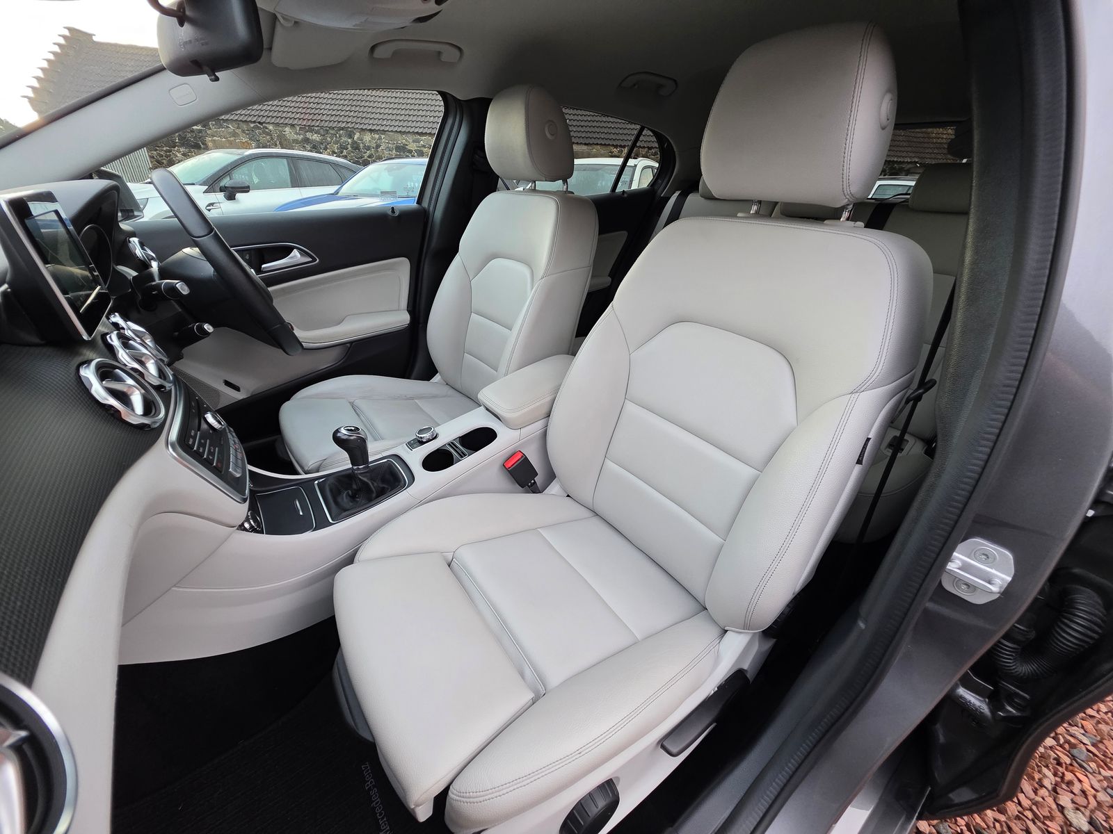 Mercedes-Benz GLA 2.1L 200 SE Executive D SUV 5dr Diesel Manual Euro 6 (134 bhp) 5dr Manual 2017