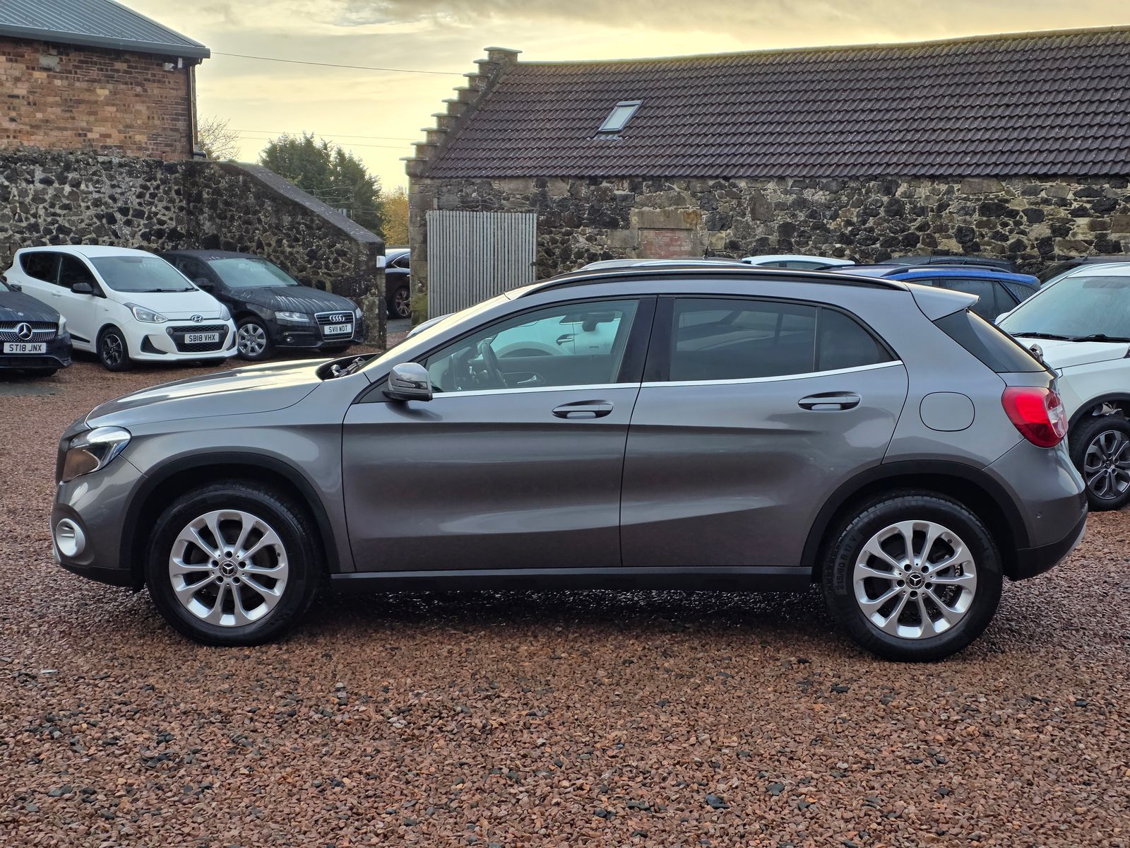 Mercedes-Benz GLA 2.1L 200 SE Executive D SUV 5dr Diesel Manual Euro 6 (134 bhp) 5dr Manual 2017