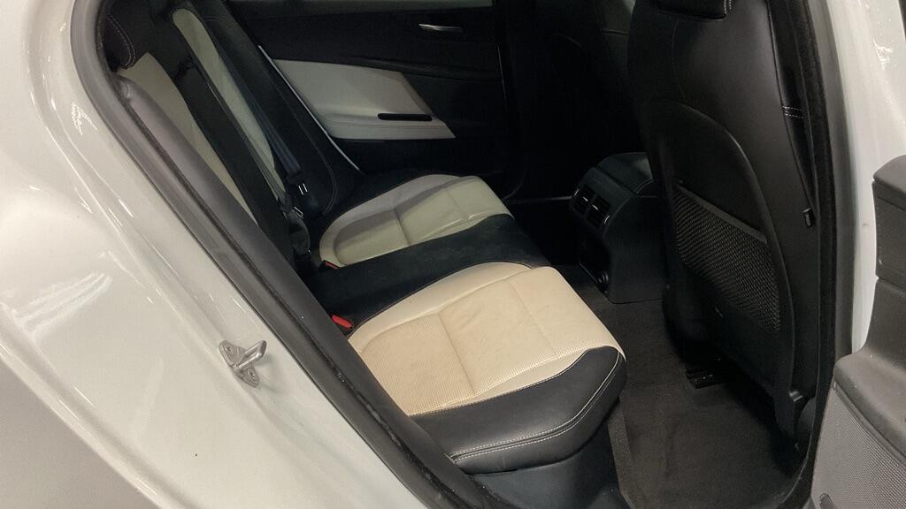 Jaguar XE 2.0d R-Sport Auto Euro 6 (s/s) 4dr 4dr Automatic 2016