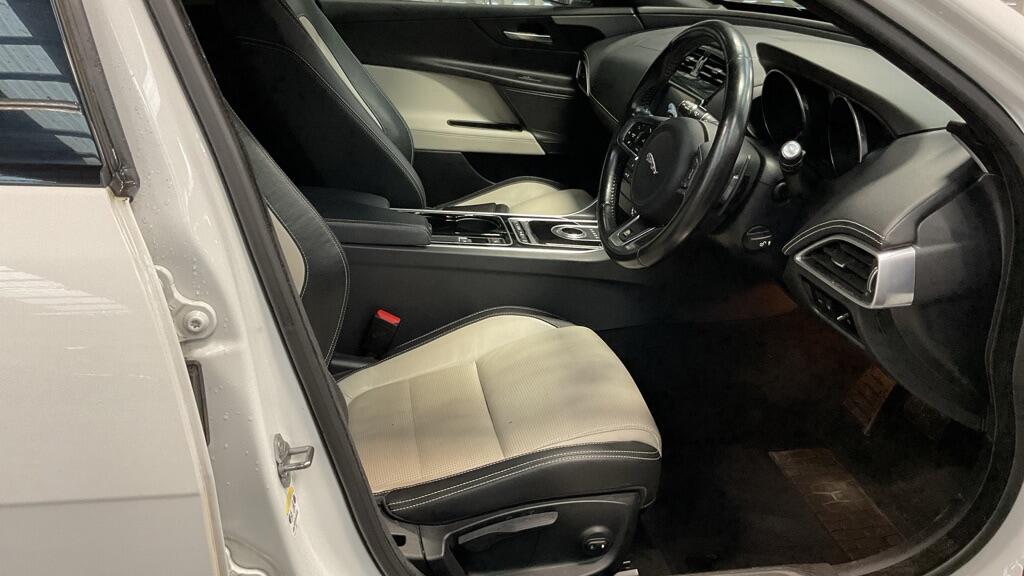 Jaguar XE 2.0d R-Sport Auto Euro 6 (s/s) 4dr 4dr Automatic 2016