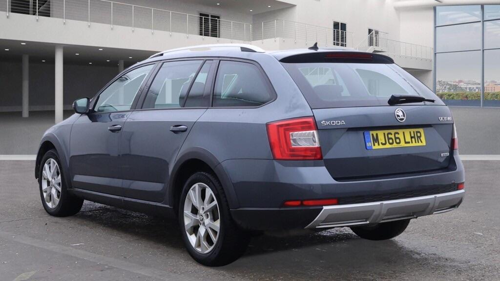 Skoda Octavia 2.0 TDI Scout DSG 4WD Euro 6 (s/s) 5dr 5dr Automatic 2016