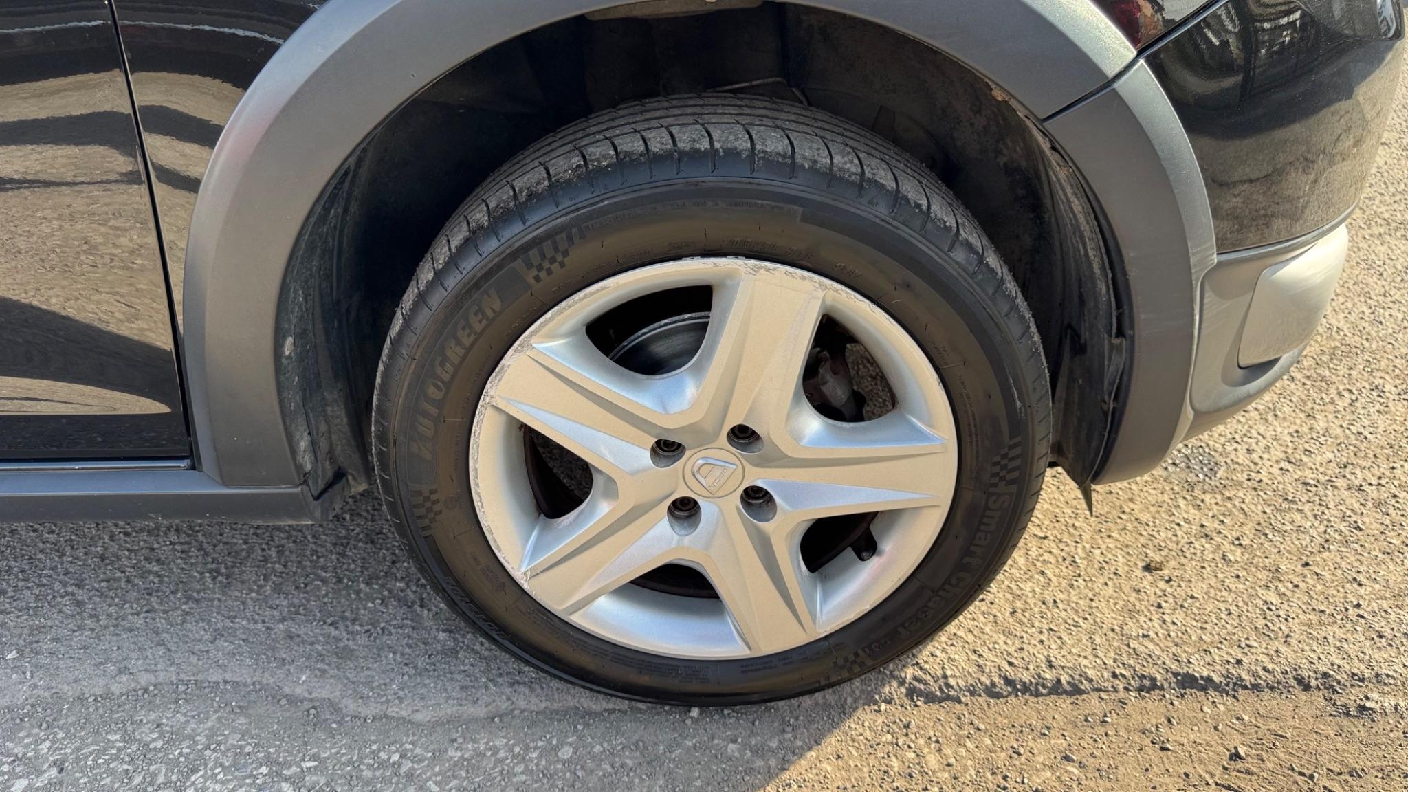 Dacia Sandero Stepway 1.5 dCi Laureate Euro 5 5dr 5dr Manual 2014