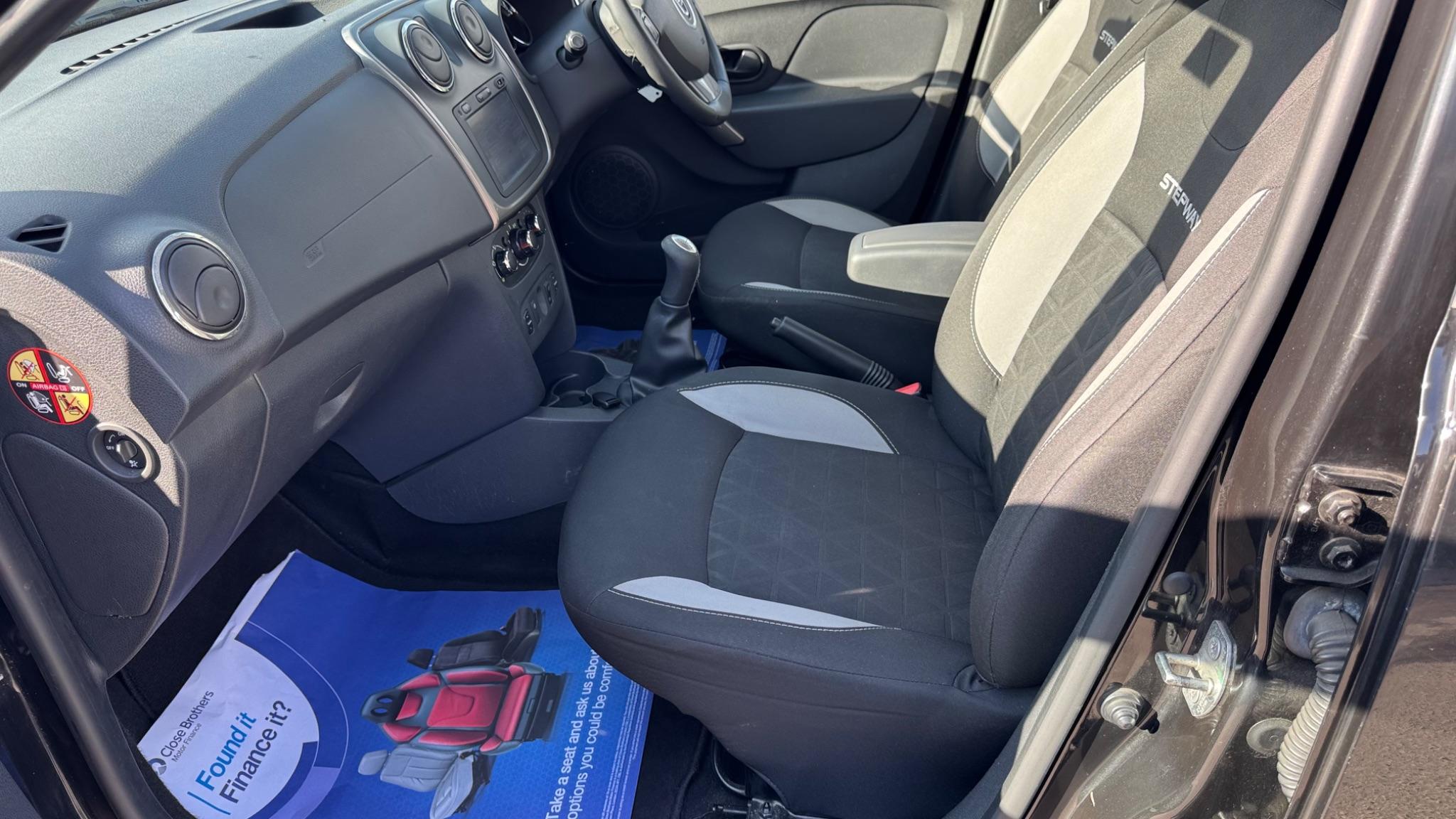 Dacia Sandero Stepway 1.5 dCi Laureate Euro 5 5dr 5dr Manual 2014