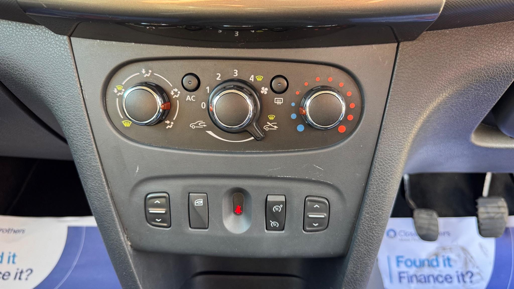 Dacia Sandero Stepway 1.5 dCi Laureate Euro 5 5dr 5dr Manual 2014