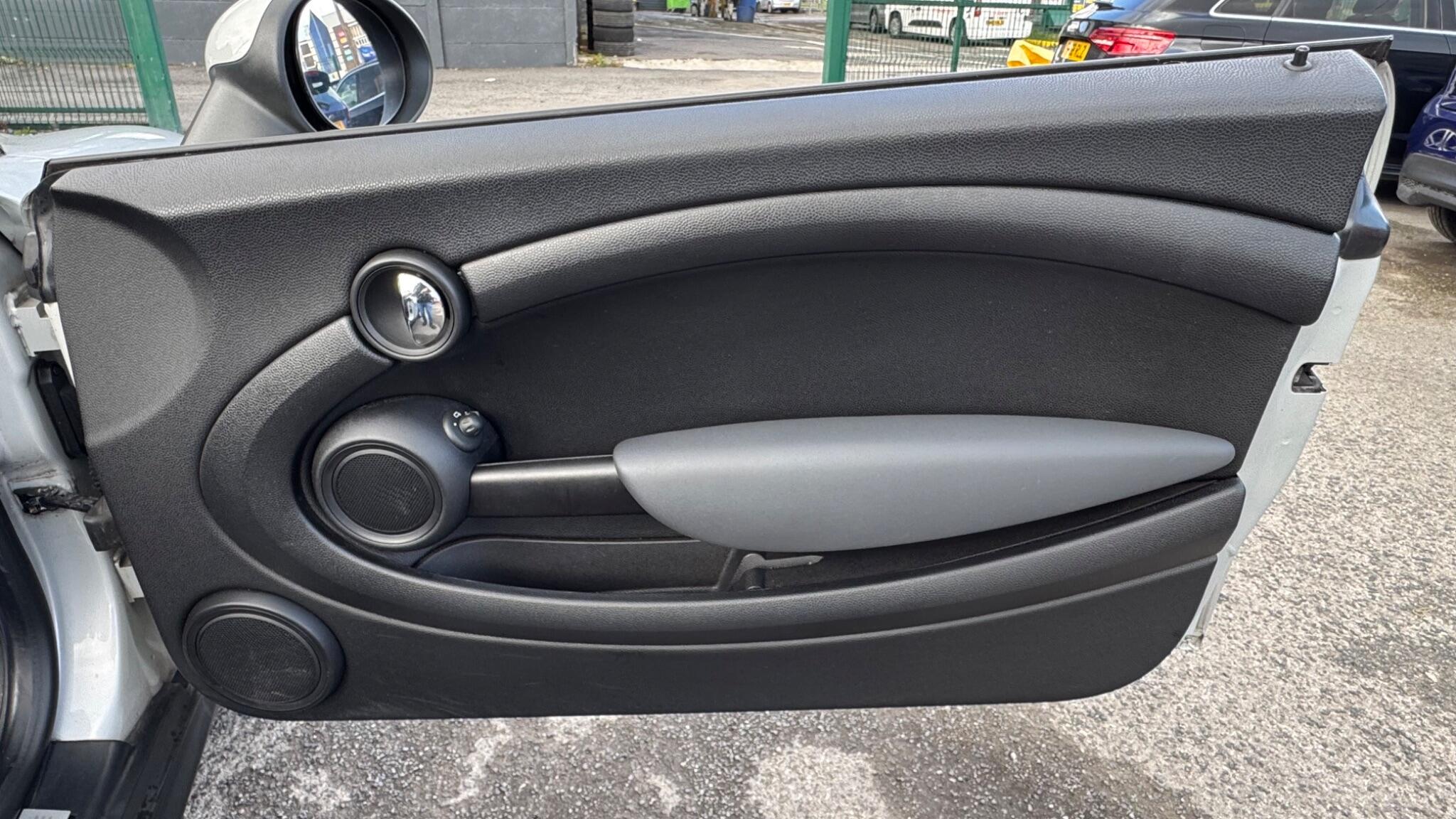 MINI Convertible 1.6 Cooper Euro 5 (s/s) 2dr 2dr Manual 2012