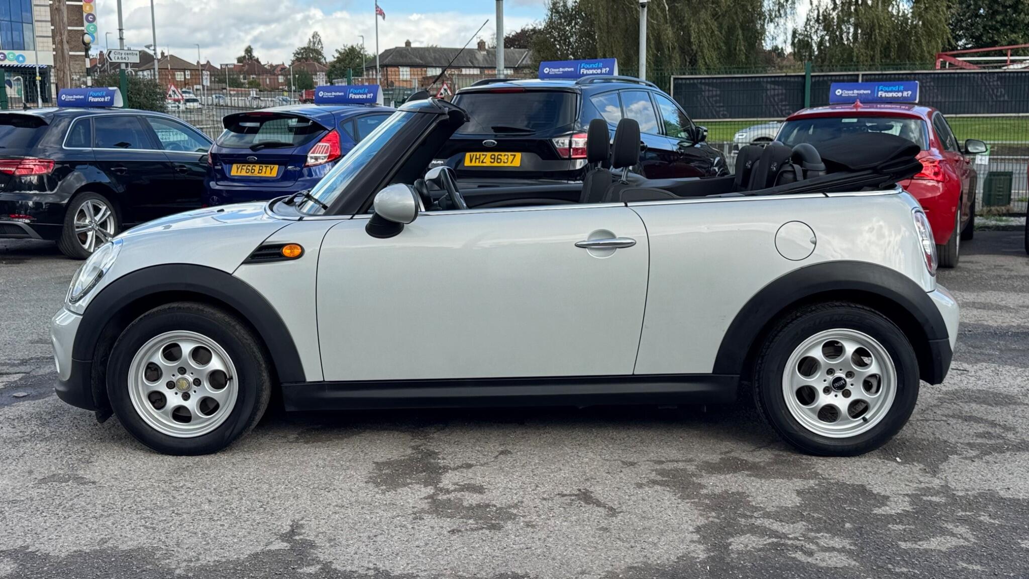 MINI Convertible 1.6 Cooper Euro 5 (s/s) 2dr 2dr Manual 2012