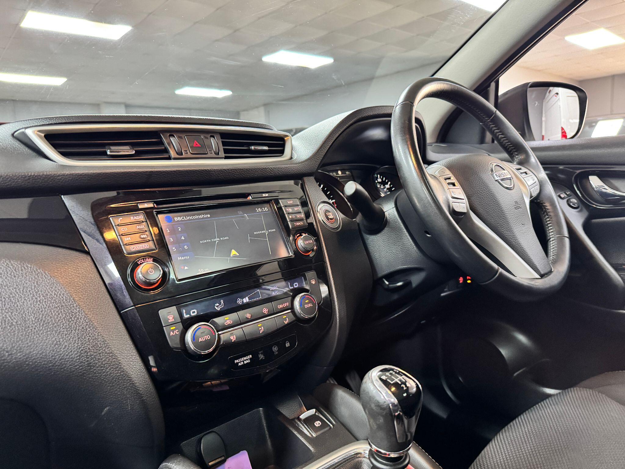 Nissan Qashqai 1.6 dCi N-Connecta 2WD Euro 6 (s/s) 5dr 5dr Manual 2016