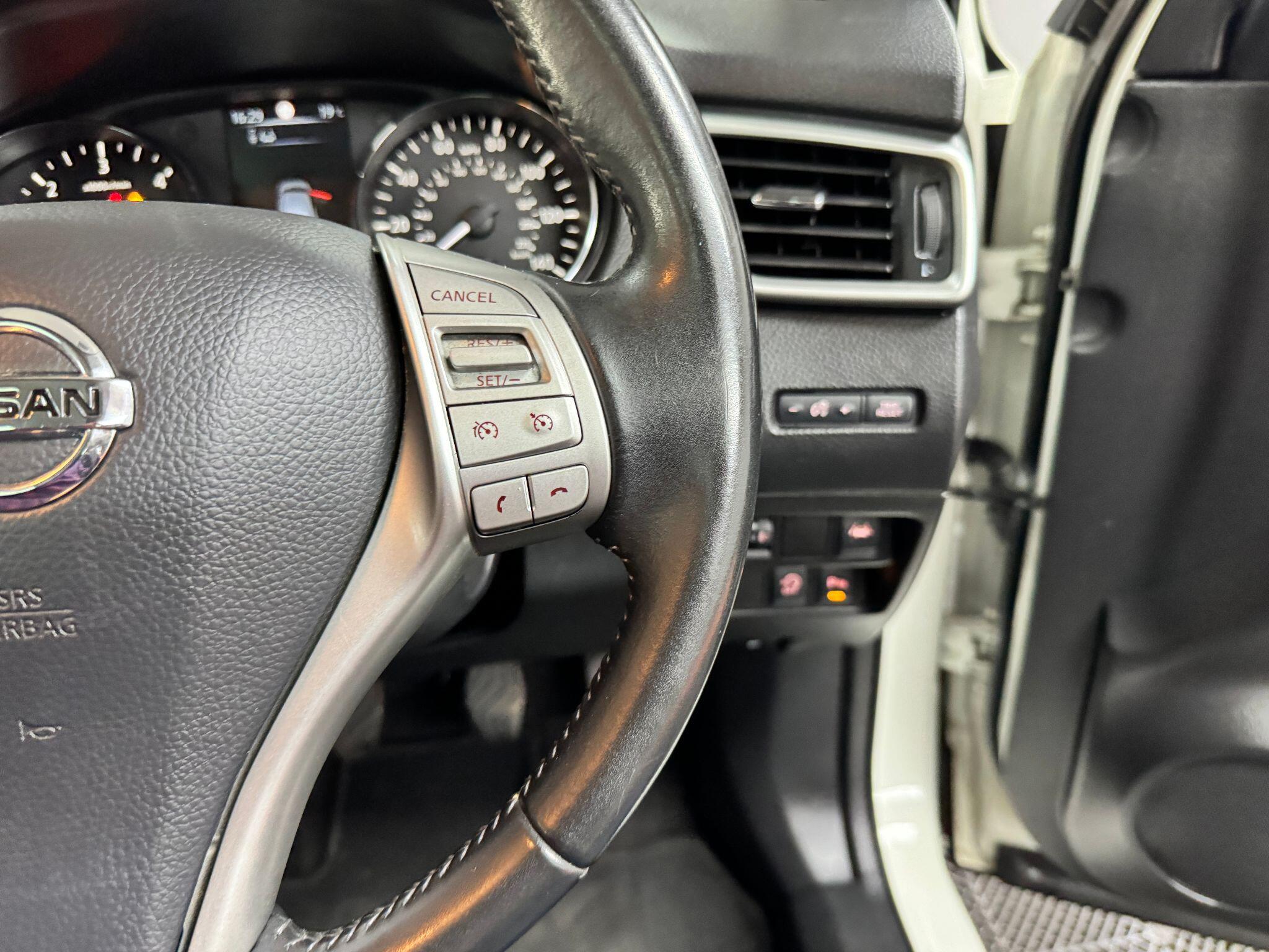 Nissan Qashqai 1.6 dCi N-Connecta 2WD Euro 6 (s/s) 5dr 5dr Manual 2016