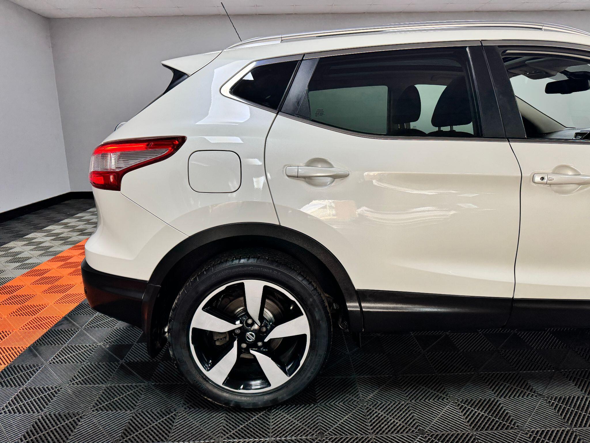 Nissan Qashqai 1.6 dCi N-Connecta 2WD Euro 6 (s/s) 5dr 5dr Manual 2016