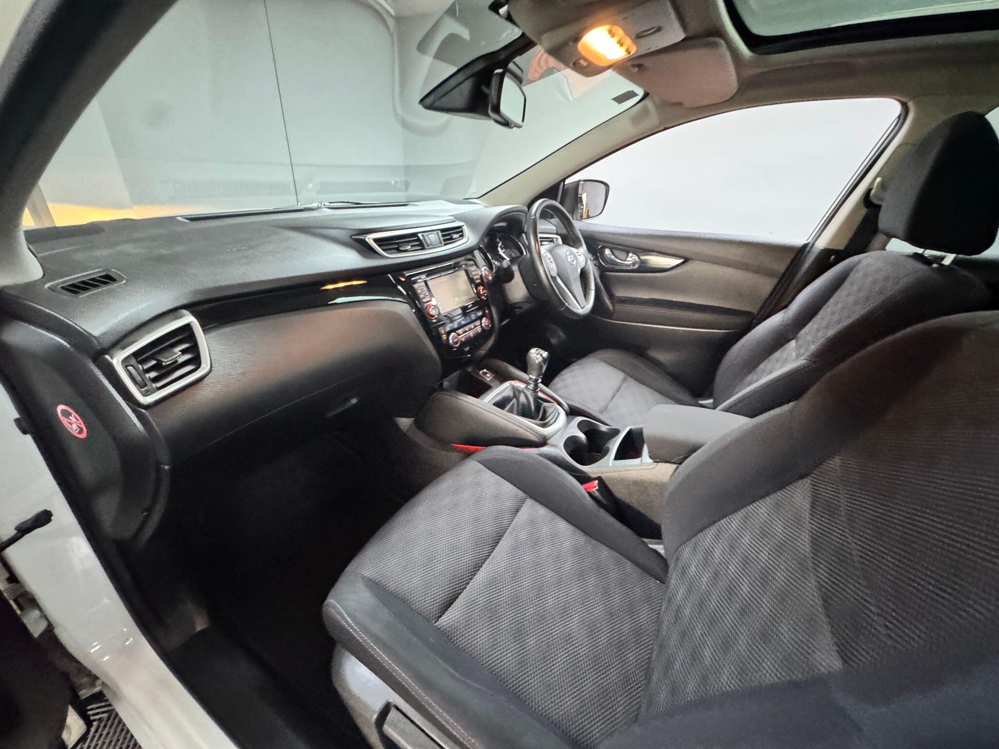 Nissan Qashqai 1.6 dCi N-Connecta 2WD Euro 6 (s/s) 5dr 5dr Manual 2016