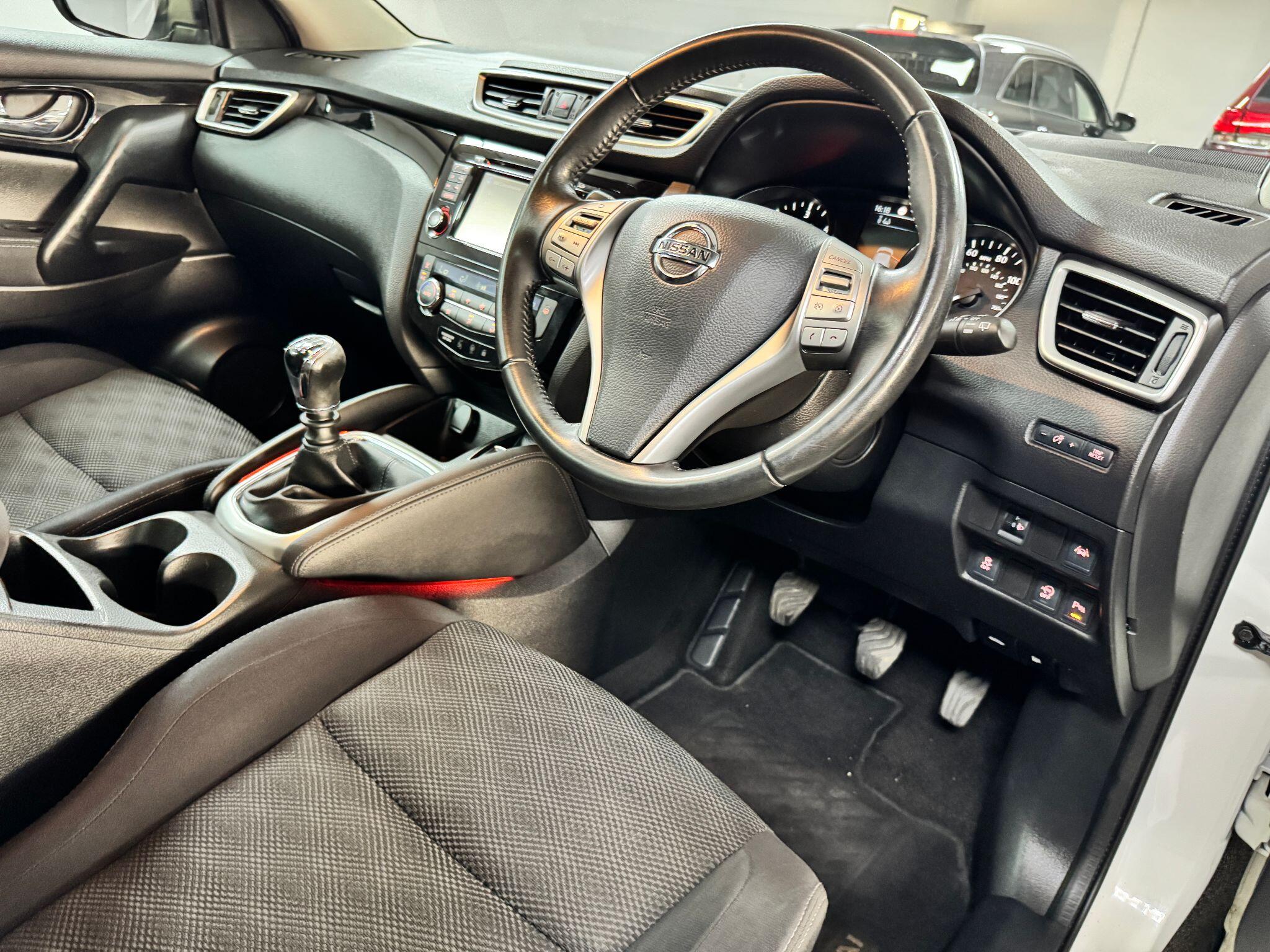 Nissan Qashqai 1.6 dCi N-Connecta 2WD Euro 6 (s/s) 5dr 5dr Manual 2016