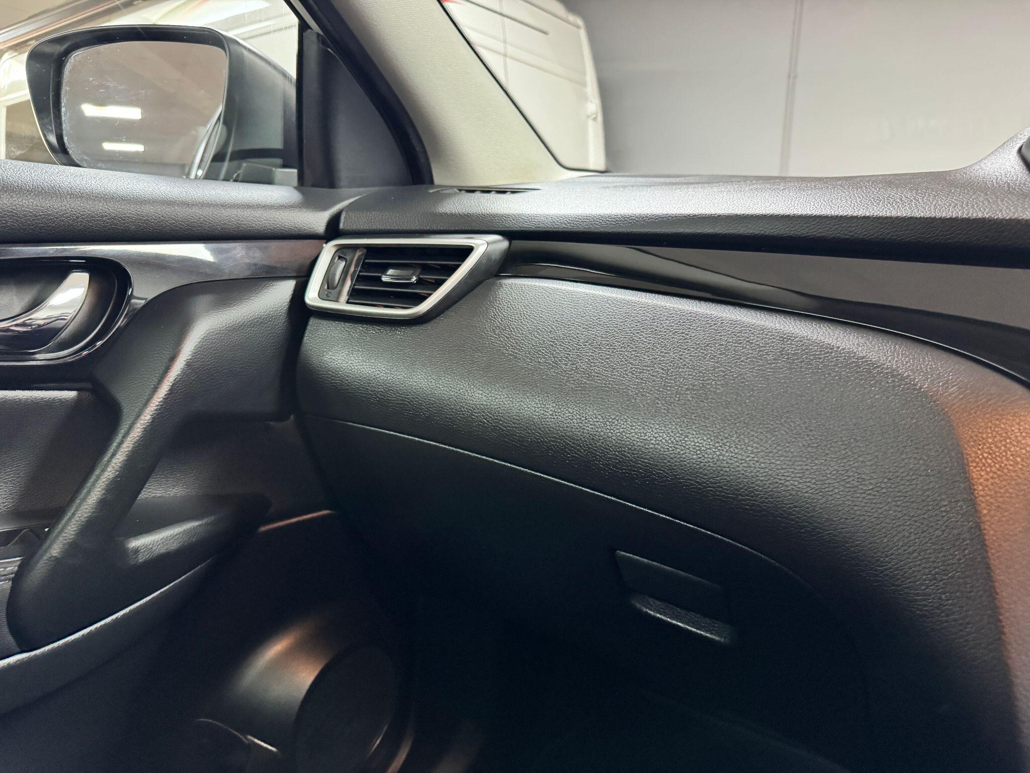 Nissan Qashqai 1.6 dCi N-Connecta 2WD Euro 6 (s/s) 5dr 5dr Manual 2016