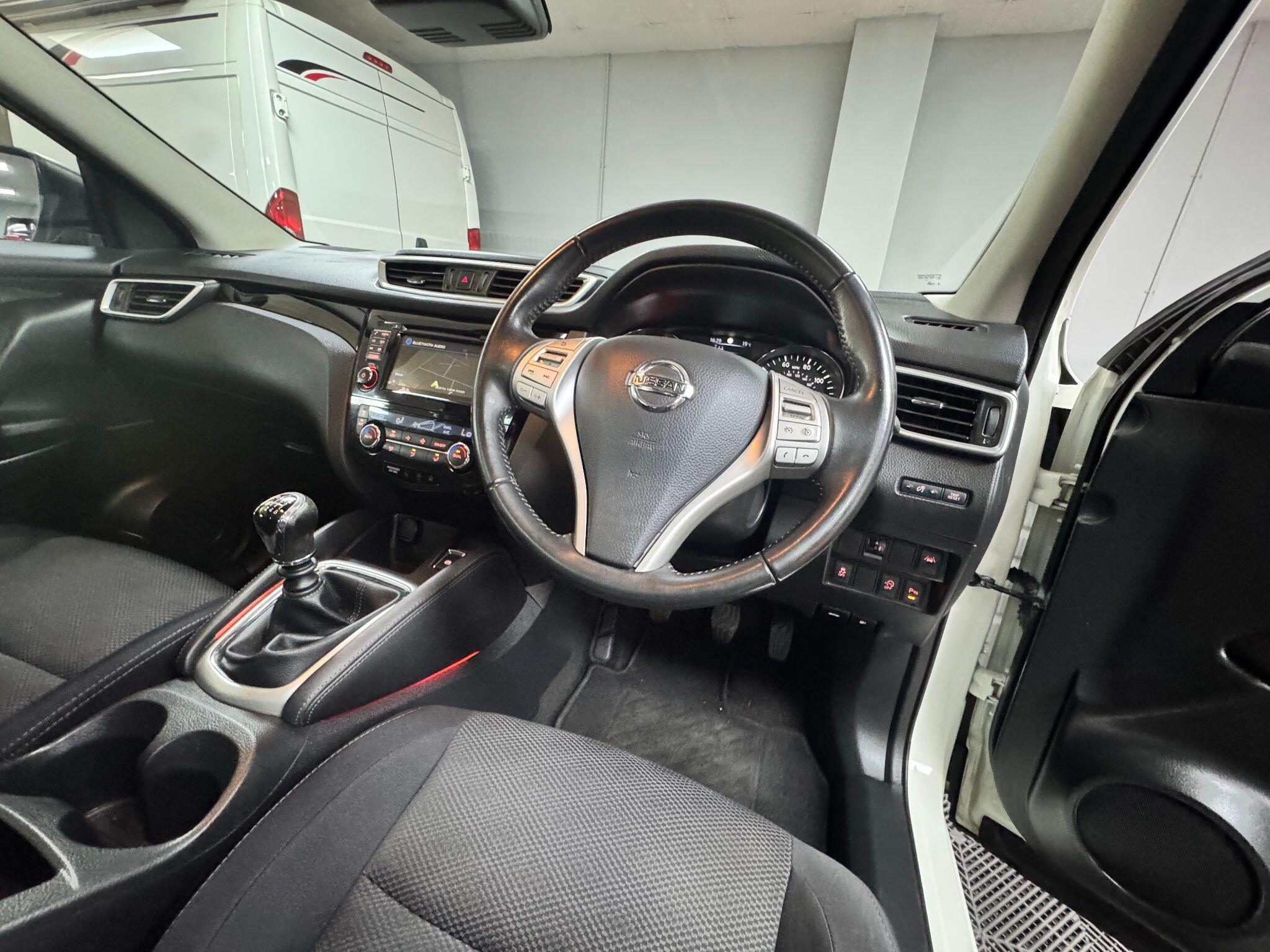 Nissan Qashqai 1.6 dCi N-Connecta 2WD Euro 6 (s/s) 5dr 5dr Manual 2016