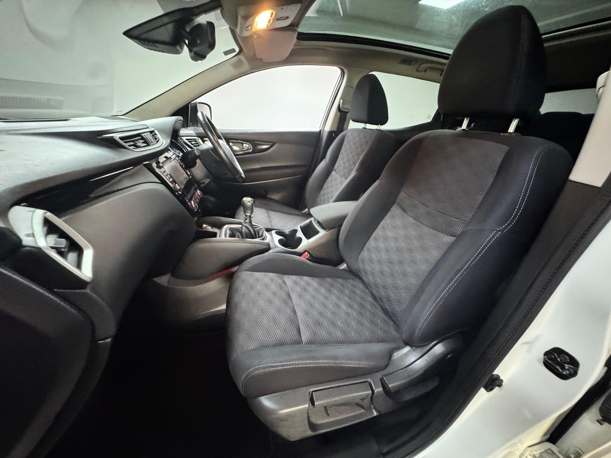 Nissan Qashqai 1.6 dCi N-Connecta 2WD Euro 6 (s/s) 5dr 5dr Manual 2016