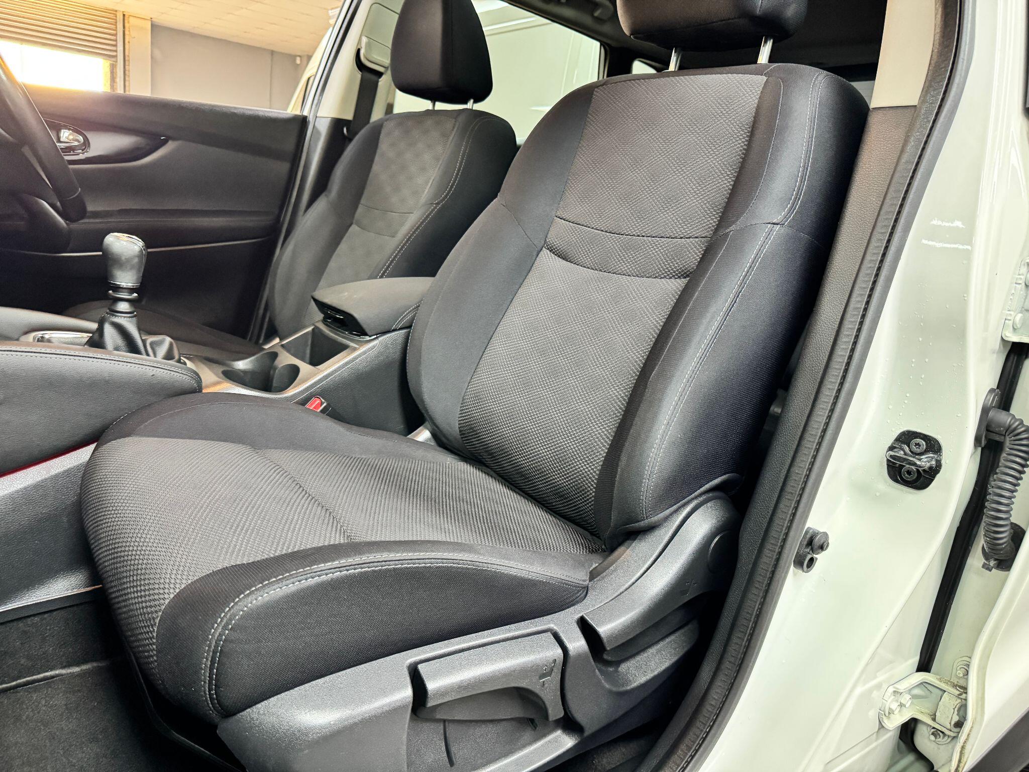 Nissan Qashqai 1.6 dCi N-Connecta 2WD Euro 6 (s/s) 5dr 5dr Manual 2016