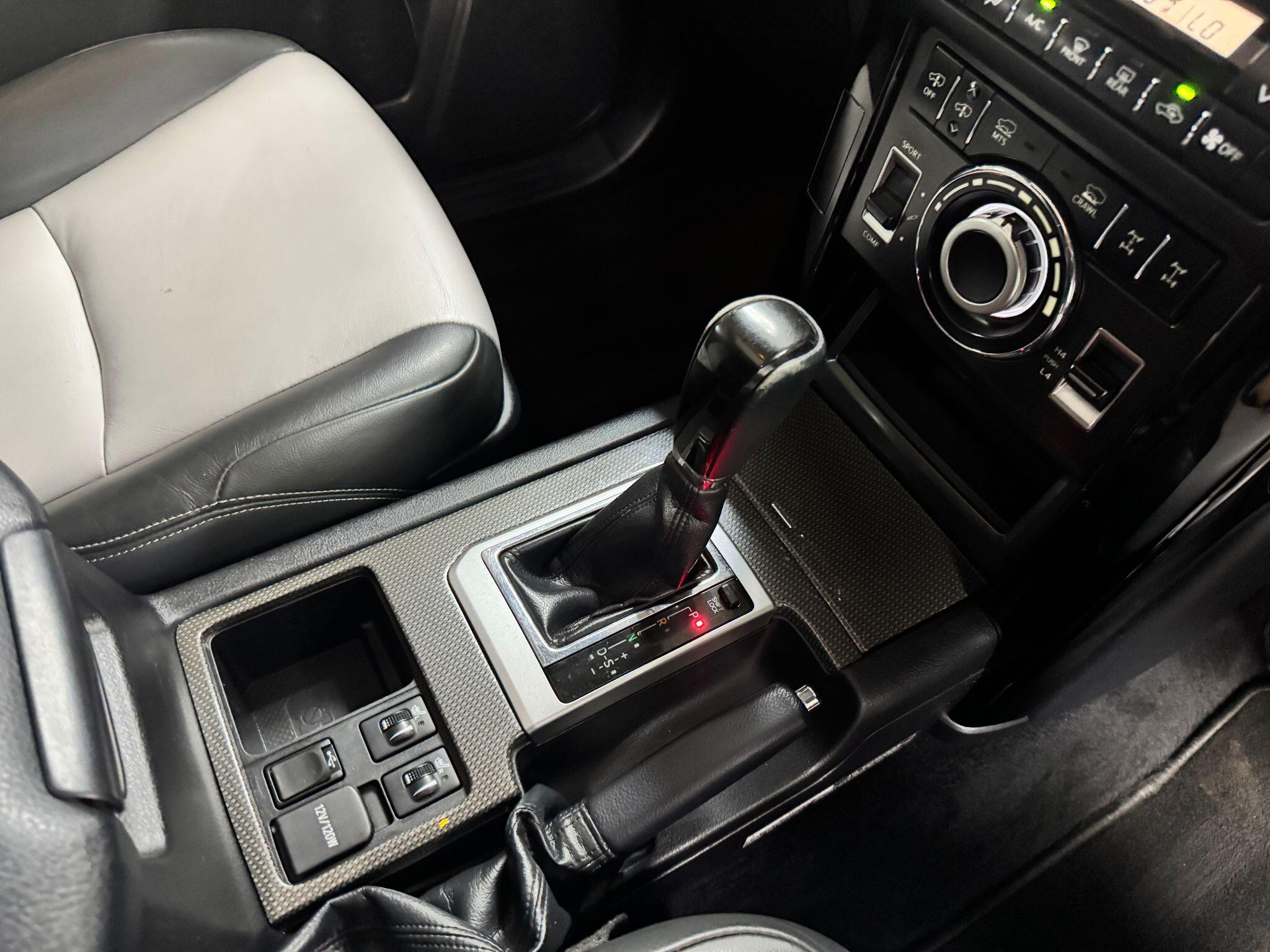 Toyota Land Cruiser 3.0 D-4D Invincible Auto 4WD Euro 5 5dr (7 Seats) 5dr Automatic 2014