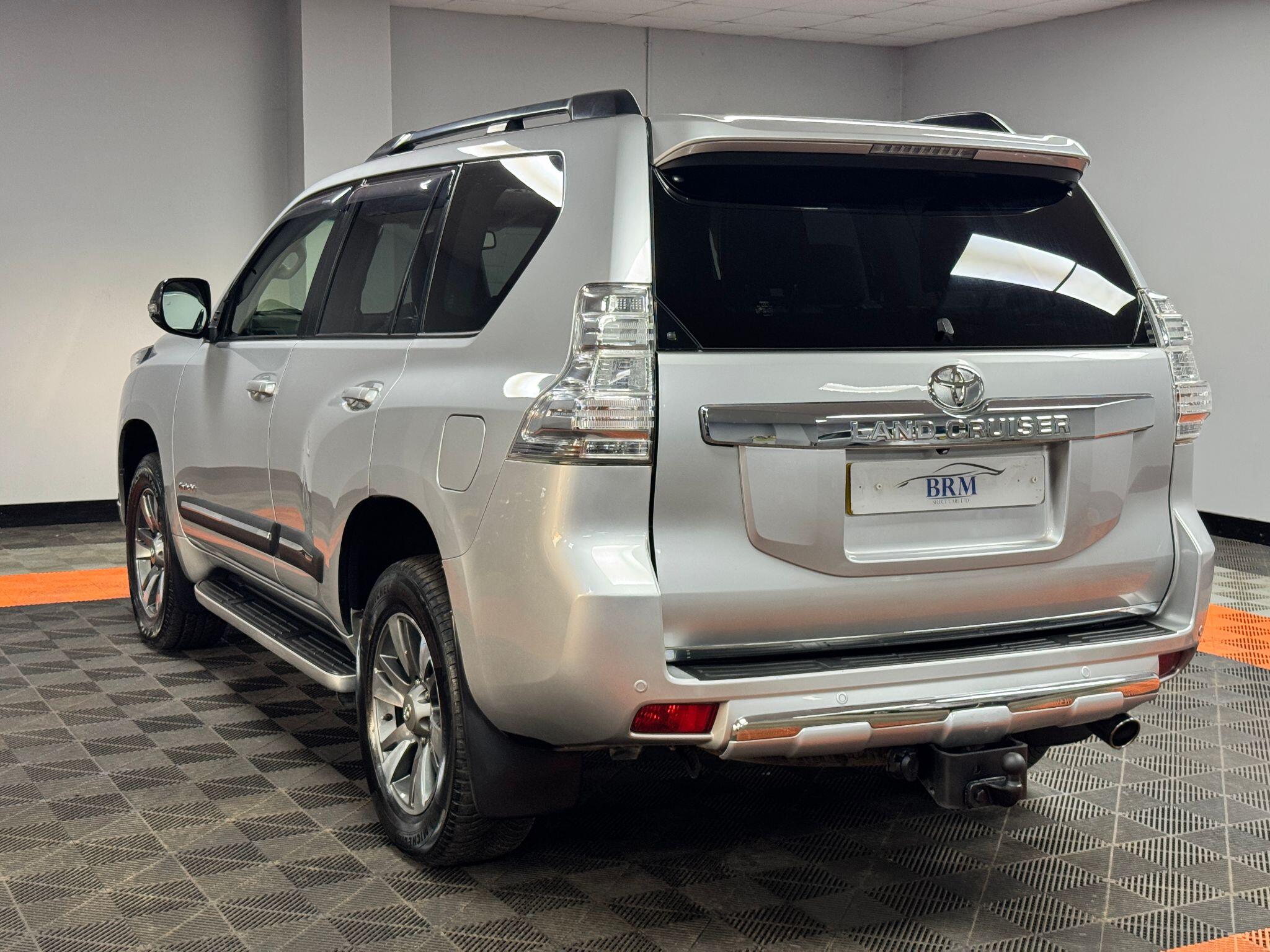 Toyota Land Cruiser 3.0 D-4D Invincible Auto 4WD Euro 5 5dr (7 Seats) 5dr Automatic 2014