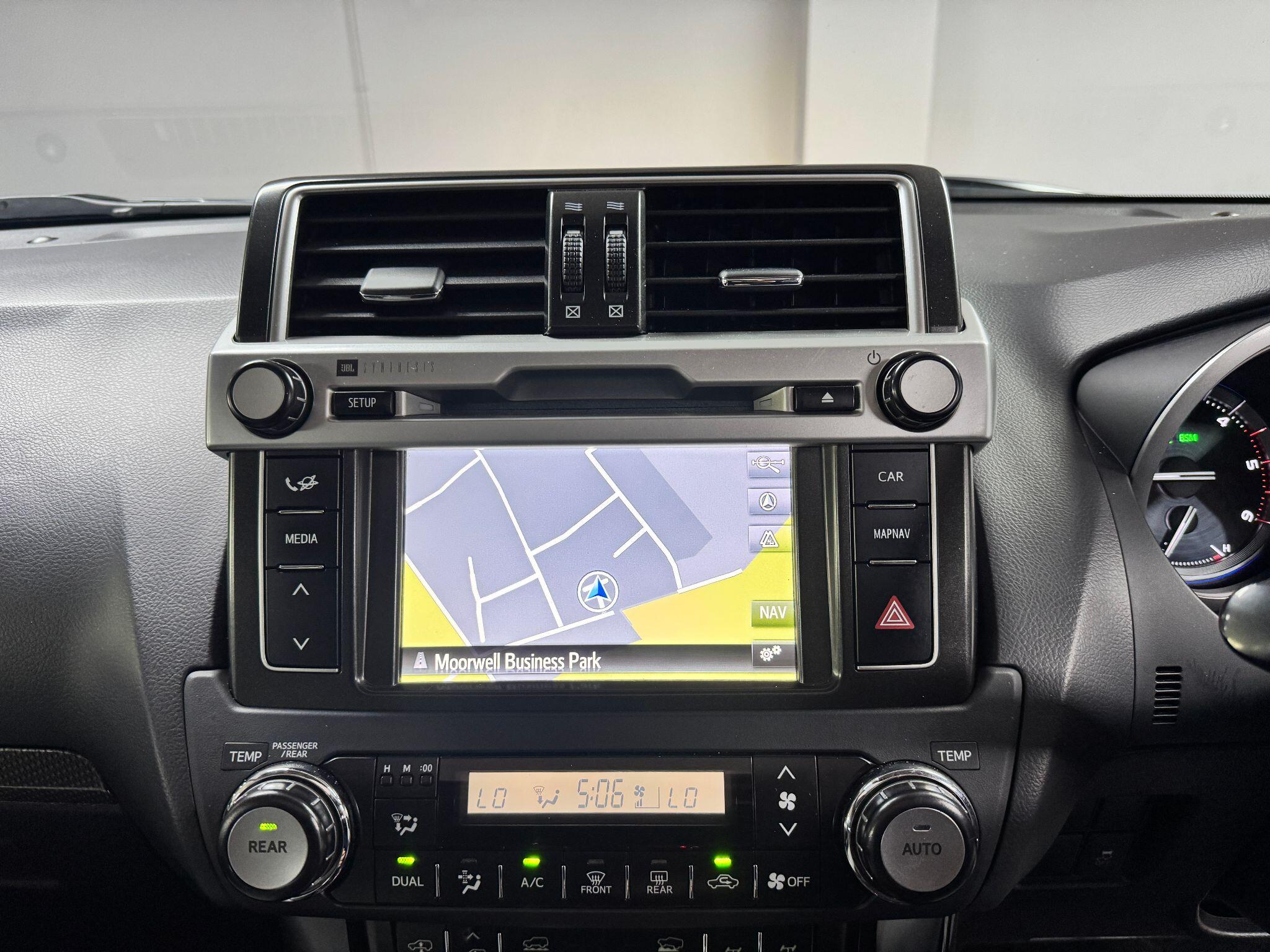 Toyota Land Cruiser 3.0 D-4D Invincible Auto 4WD Euro 5 5dr (7 Seats) 5dr Automatic 2014