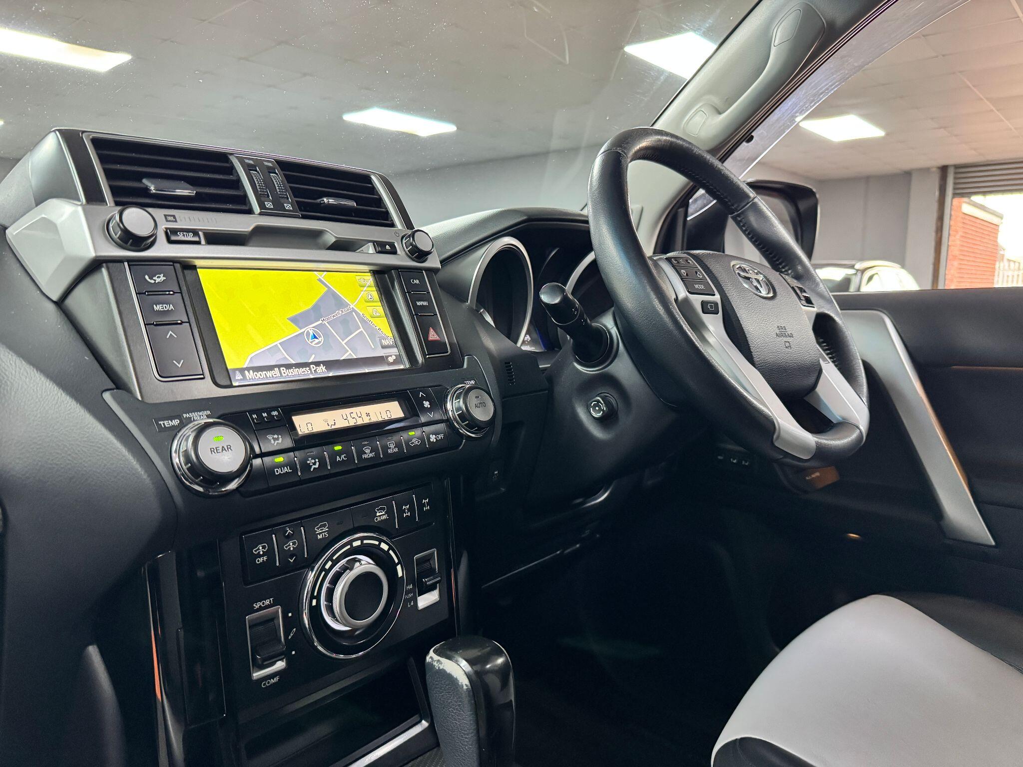 Toyota Land Cruiser 3.0 D-4D Invincible Auto 4WD Euro 5 5dr (7 Seats) 5dr Automatic 2014