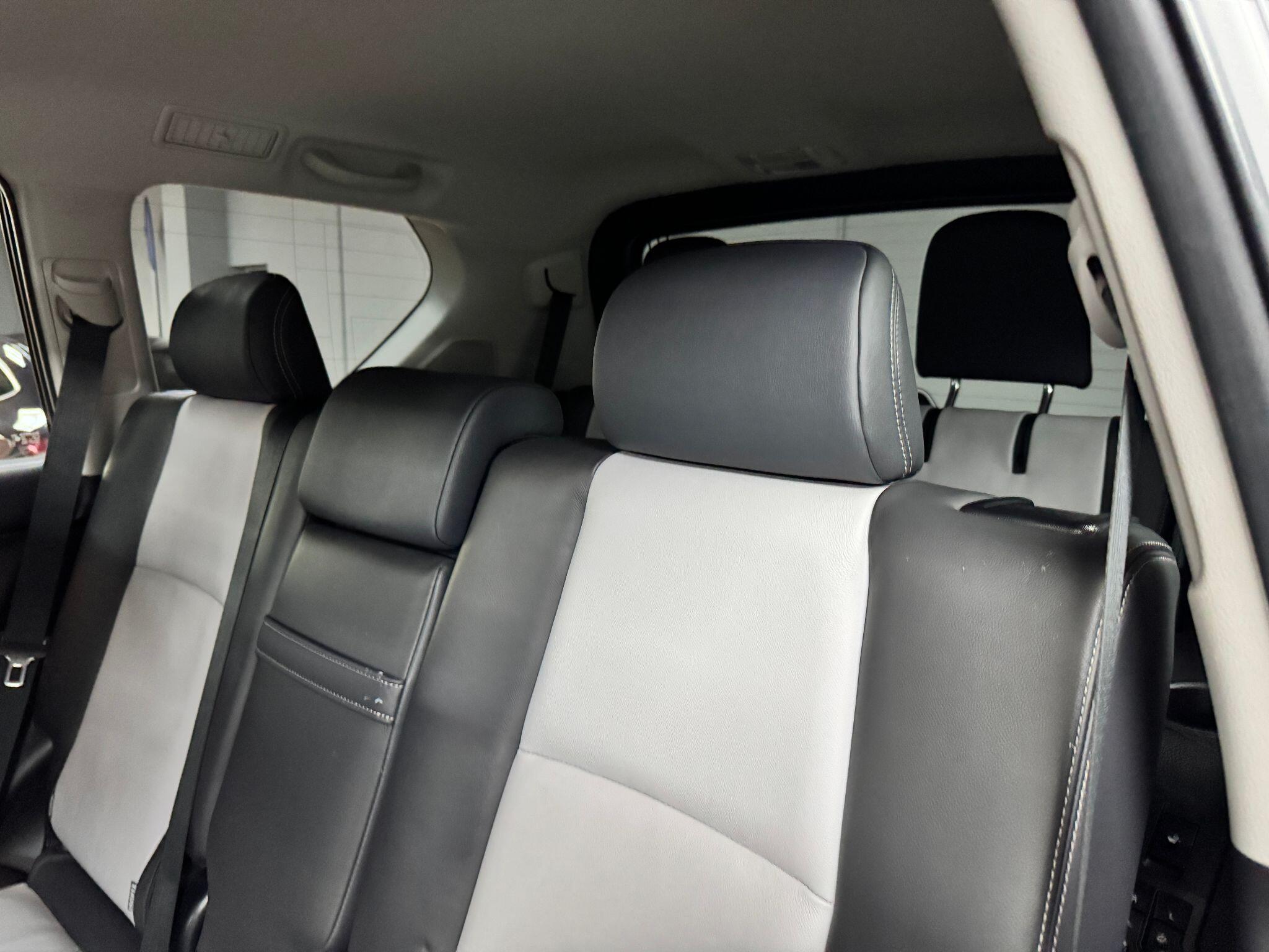 Toyota Land Cruiser 3.0 D-4D Invincible Auto 4WD Euro 5 5dr (7 Seats) 5dr Automatic 2014