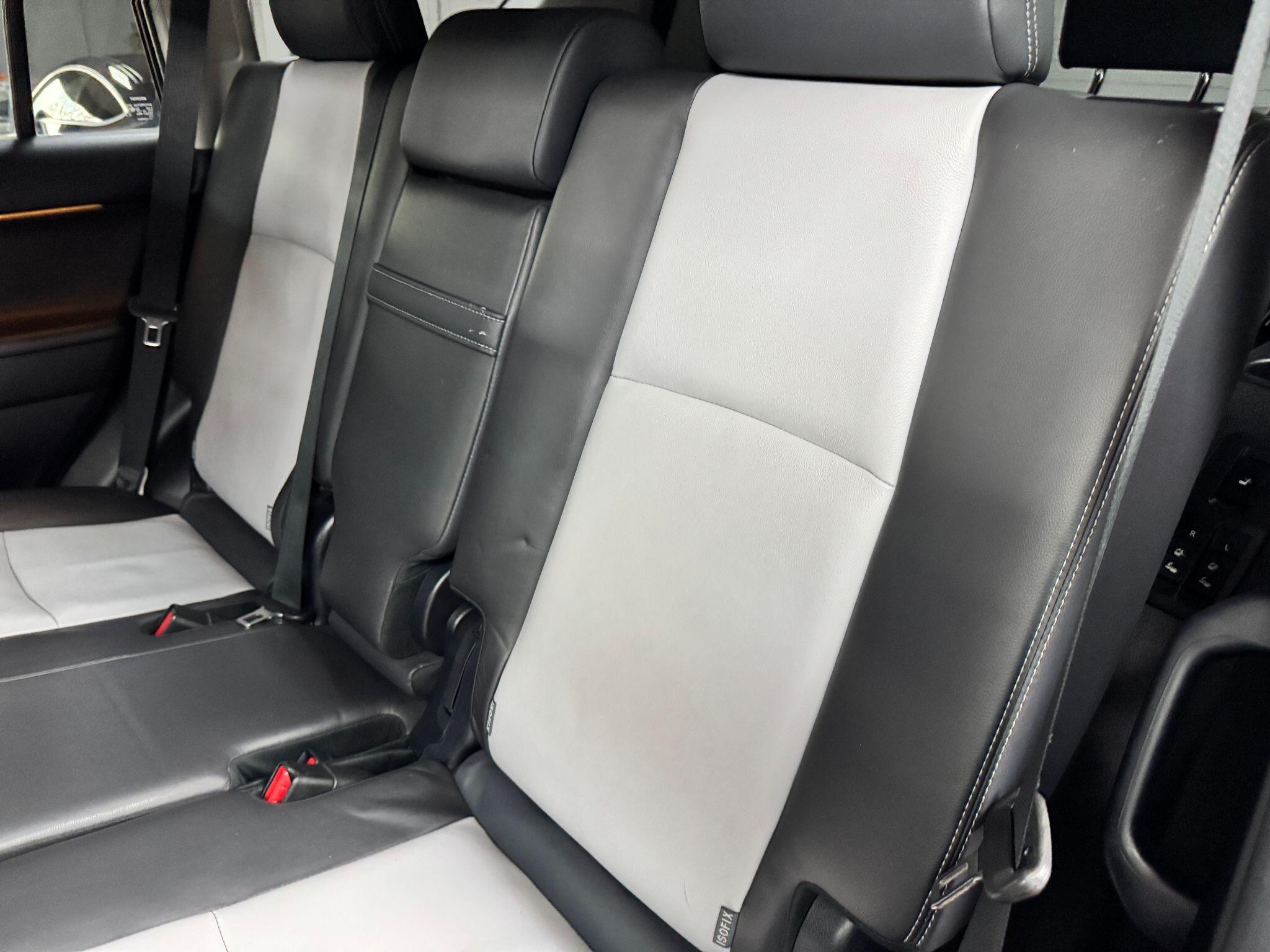 Toyota Land Cruiser 3.0 D-4D Invincible Auto 4WD Euro 5 5dr (7 Seats) 5dr Automatic 2014