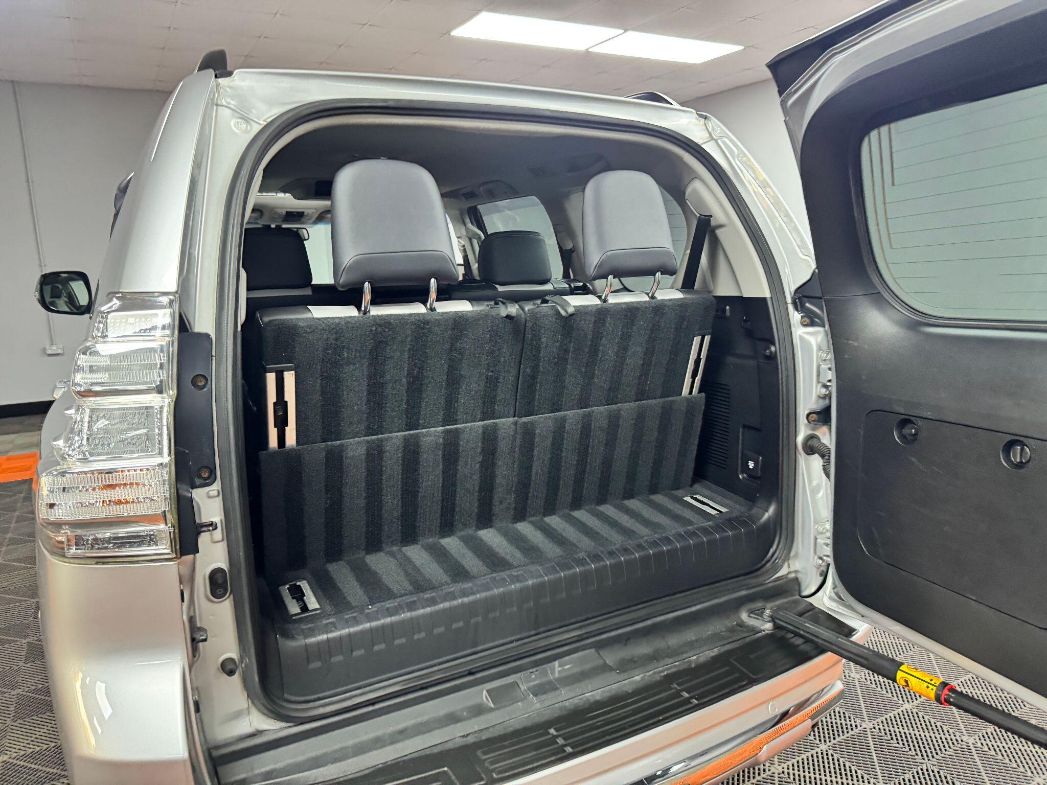 Toyota Land Cruiser 3.0 D-4D Invincible Auto 4WD Euro 5 5dr (7 Seats) 5dr Automatic 2014