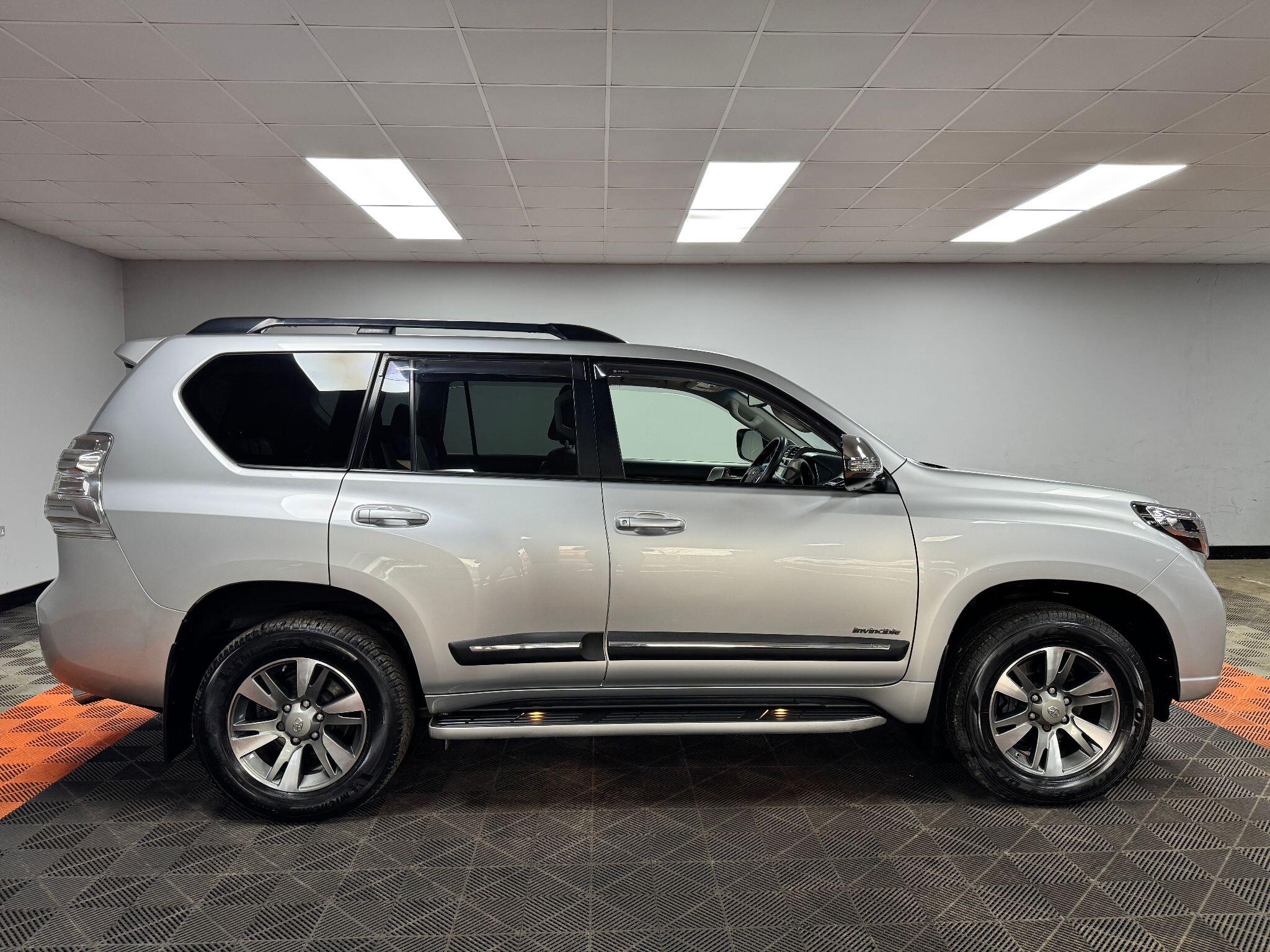 Toyota Land Cruiser 3.0 D-4D Invincible Auto 4WD Euro 5 5dr (7 Seats) 5dr Automatic 2014