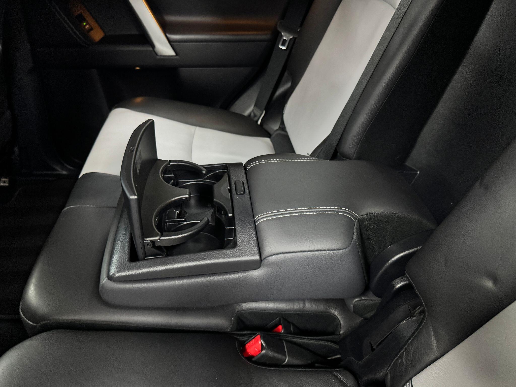 Toyota Land Cruiser 3.0 D-4D Invincible Auto 4WD Euro 5 5dr (7 Seats) 5dr Automatic 2014