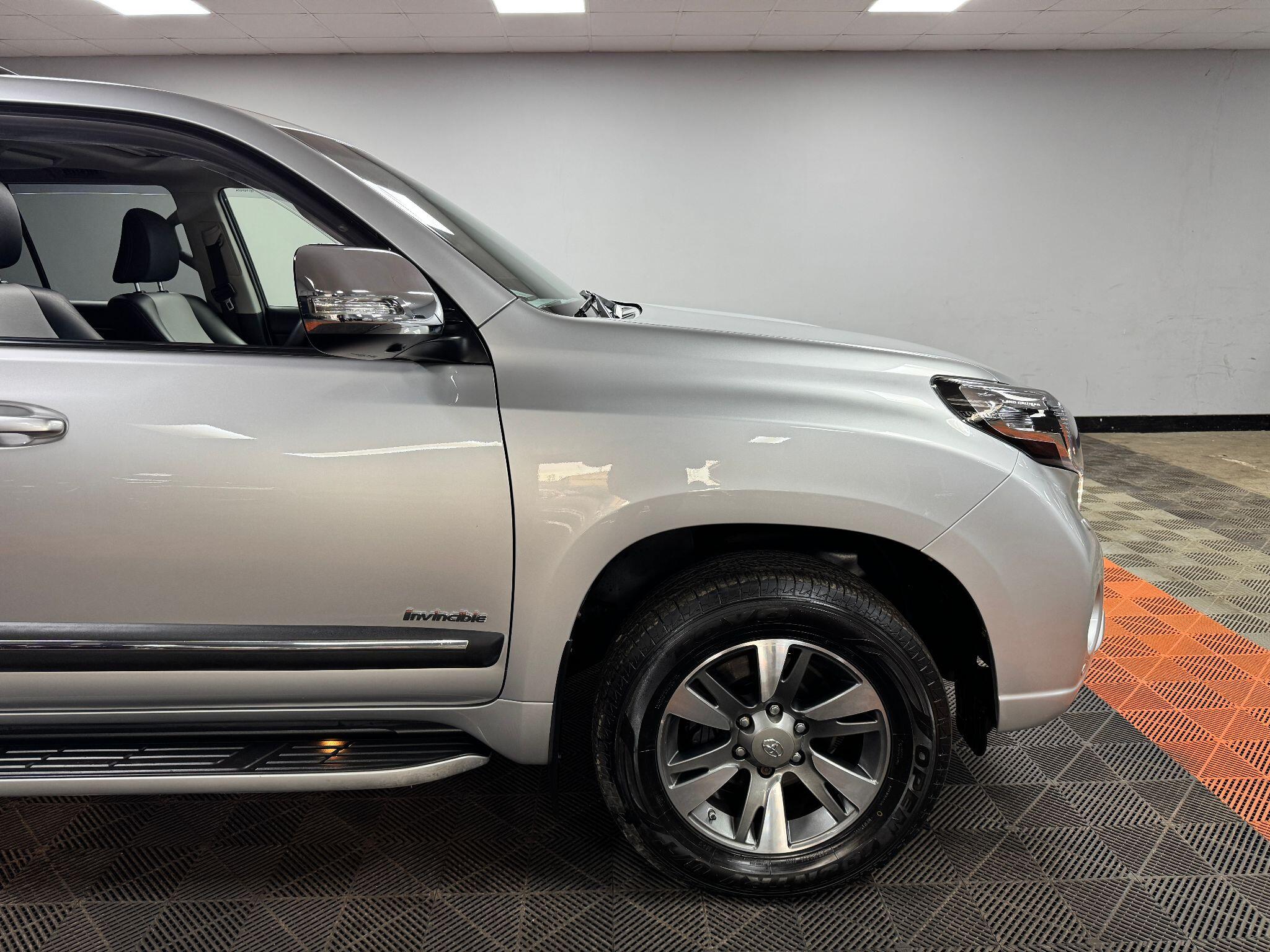 Toyota Land Cruiser 3.0 D-4D Invincible Auto 4WD Euro 5 5dr (7 Seats) 5dr Automatic 2014