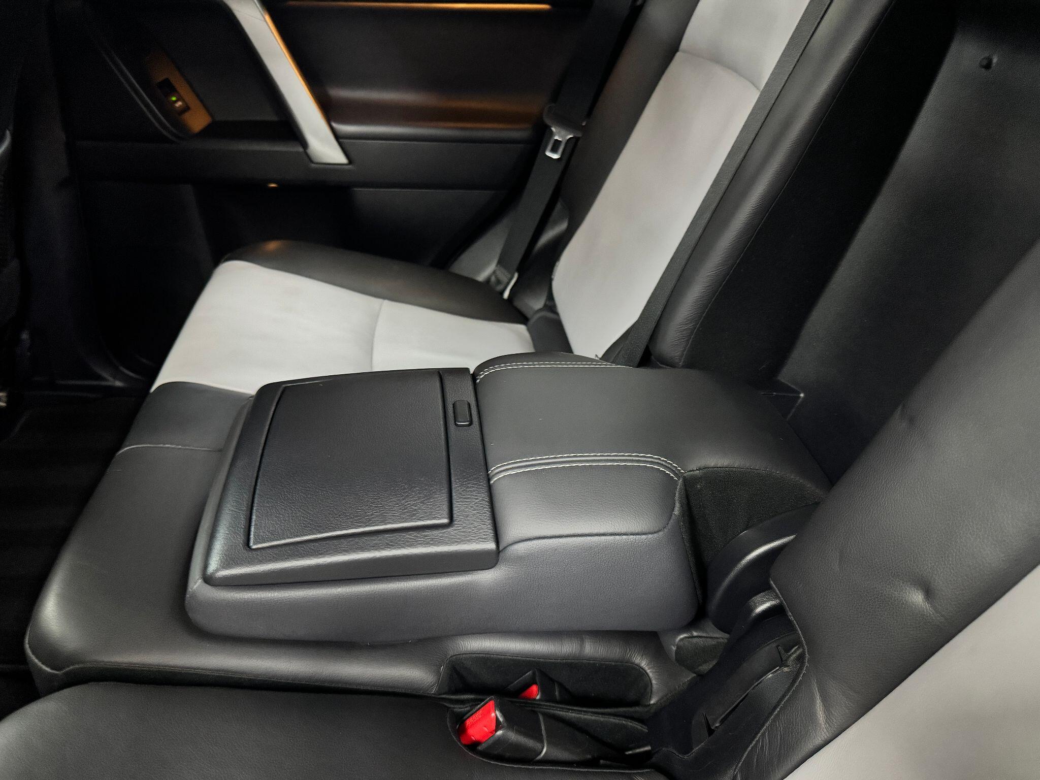 Toyota Land Cruiser 3.0 D-4D Invincible Auto 4WD Euro 5 5dr (7 Seats) 5dr Automatic 2014