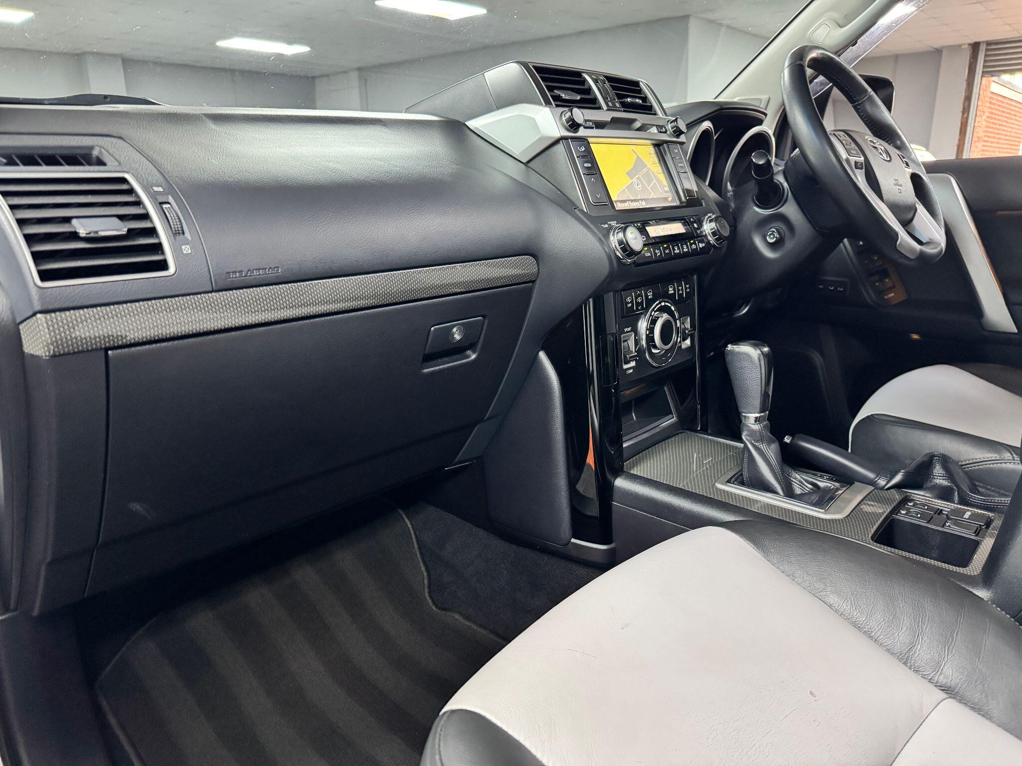 Toyota Land Cruiser 3.0 D-4D Invincible Auto 4WD Euro 5 5dr (7 Seats) 5dr Automatic 2014