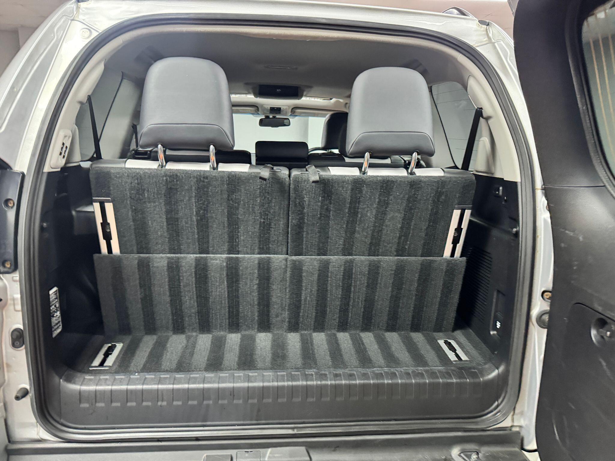 Toyota Land Cruiser 3.0 D-4D Invincible Auto 4WD Euro 5 5dr (7 Seats) 5dr Automatic 2014