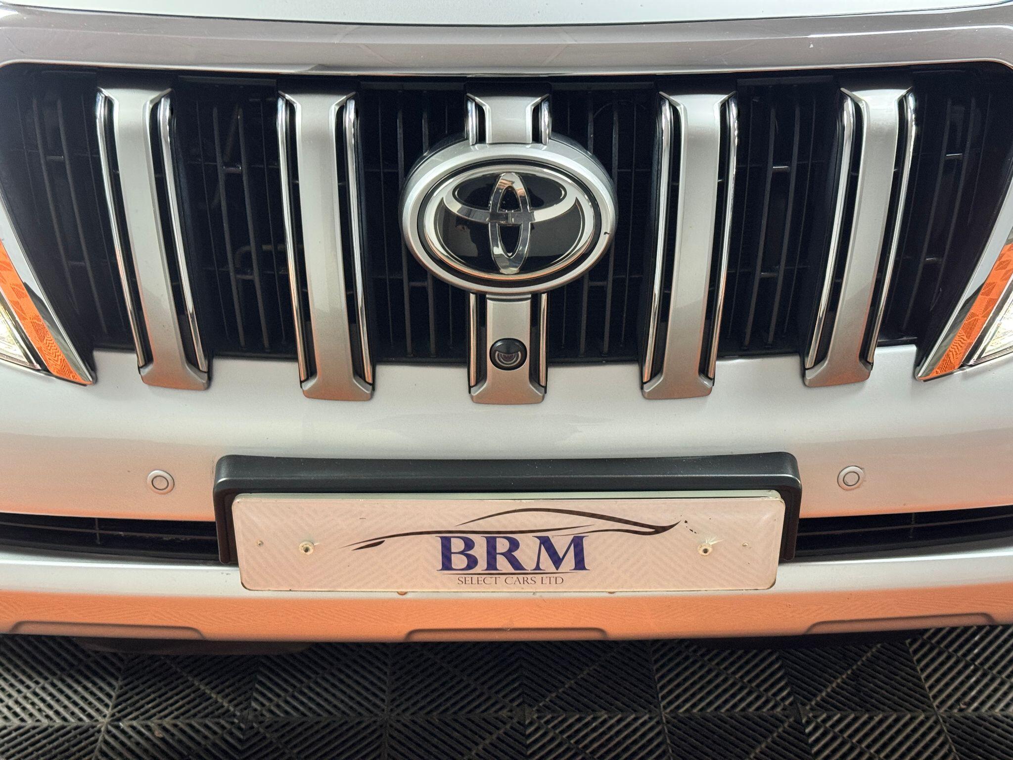 Toyota Land Cruiser 3.0 D-4D Invincible Auto 4WD Euro 5 5dr (7 Seats) 5dr Automatic 2014