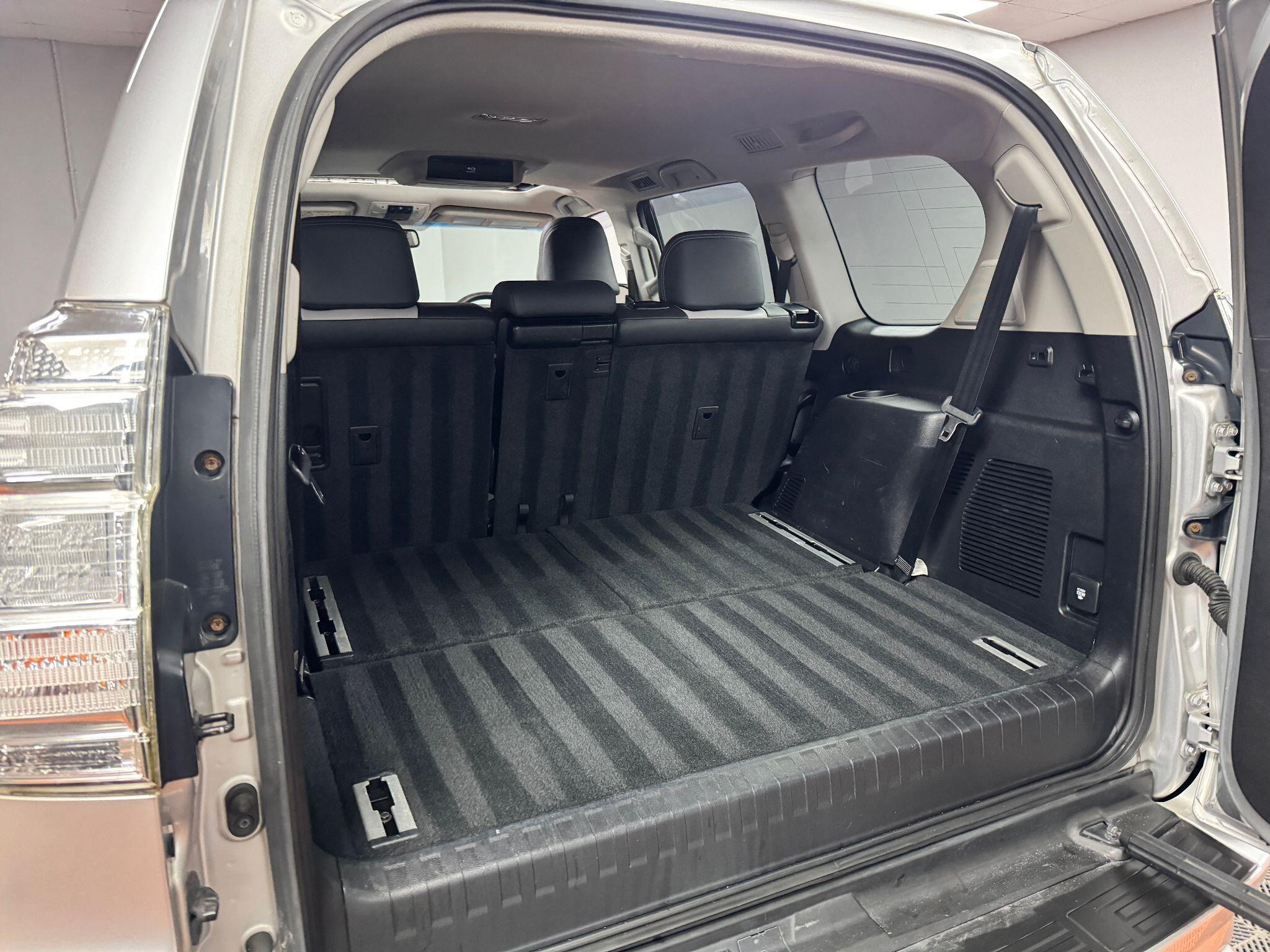 Toyota Land Cruiser 3.0 D-4D Invincible Auto 4WD Euro 5 5dr (7 Seats) 5dr Automatic 2014