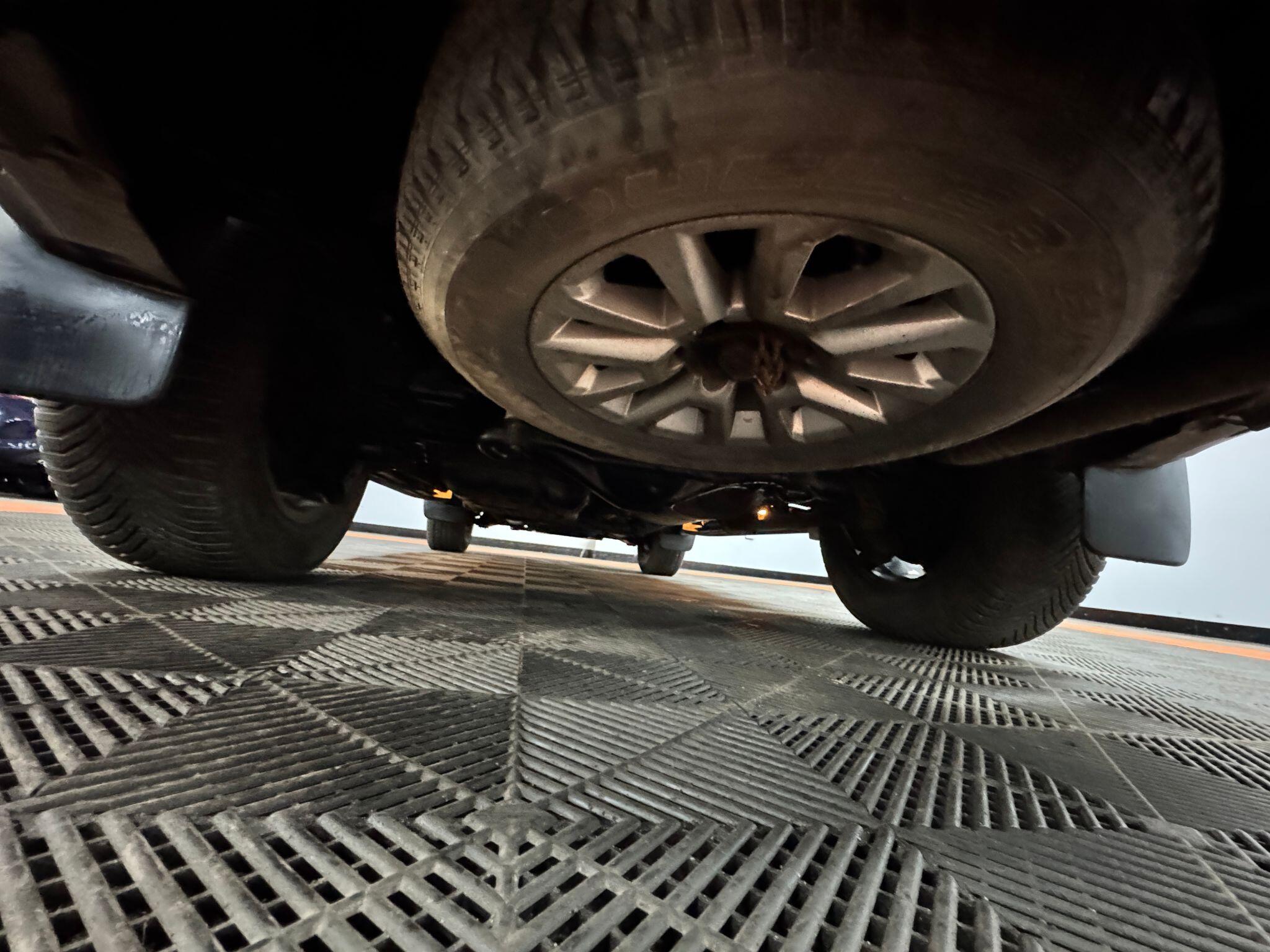 Toyota Land Cruiser 3.0 D-4D Invincible Auto 4WD Euro 5 5dr (7 Seats) 5dr Automatic 2014