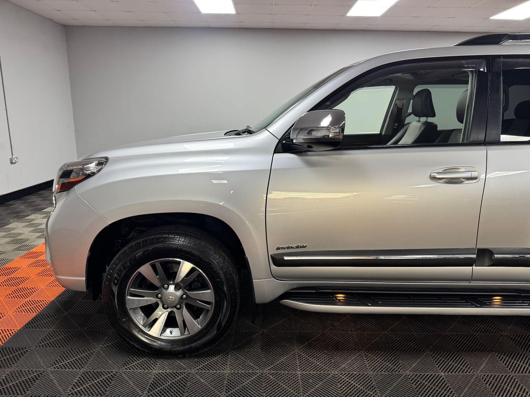 Toyota Land Cruiser 3.0 D-4D Invincible Auto 4WD Euro 5 5dr (7 Seats) 5dr Automatic 2014