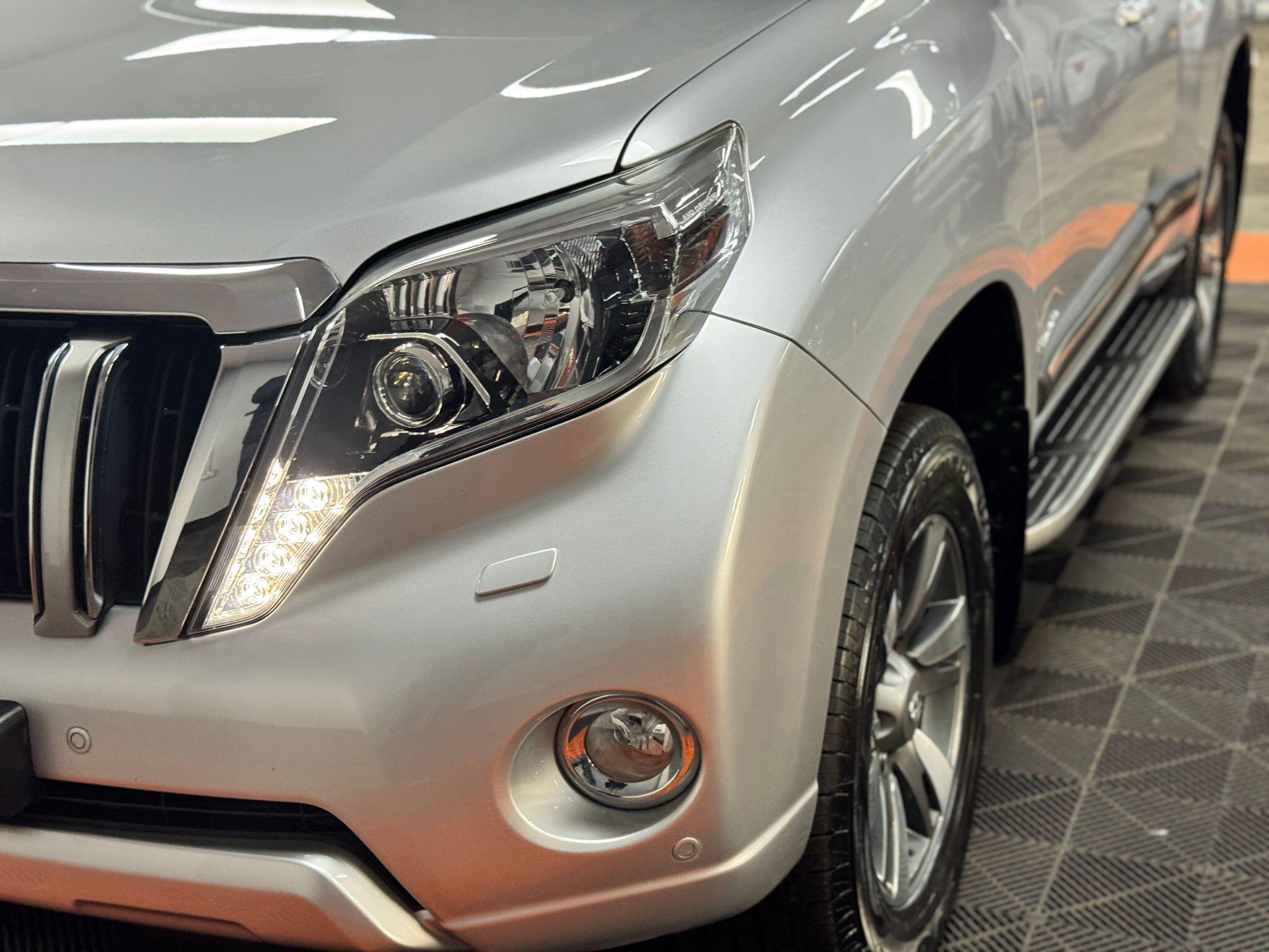 Toyota Land Cruiser 3.0 D-4D Invincible Auto 4WD Euro 5 5dr (7 Seats) 5dr Automatic 2014