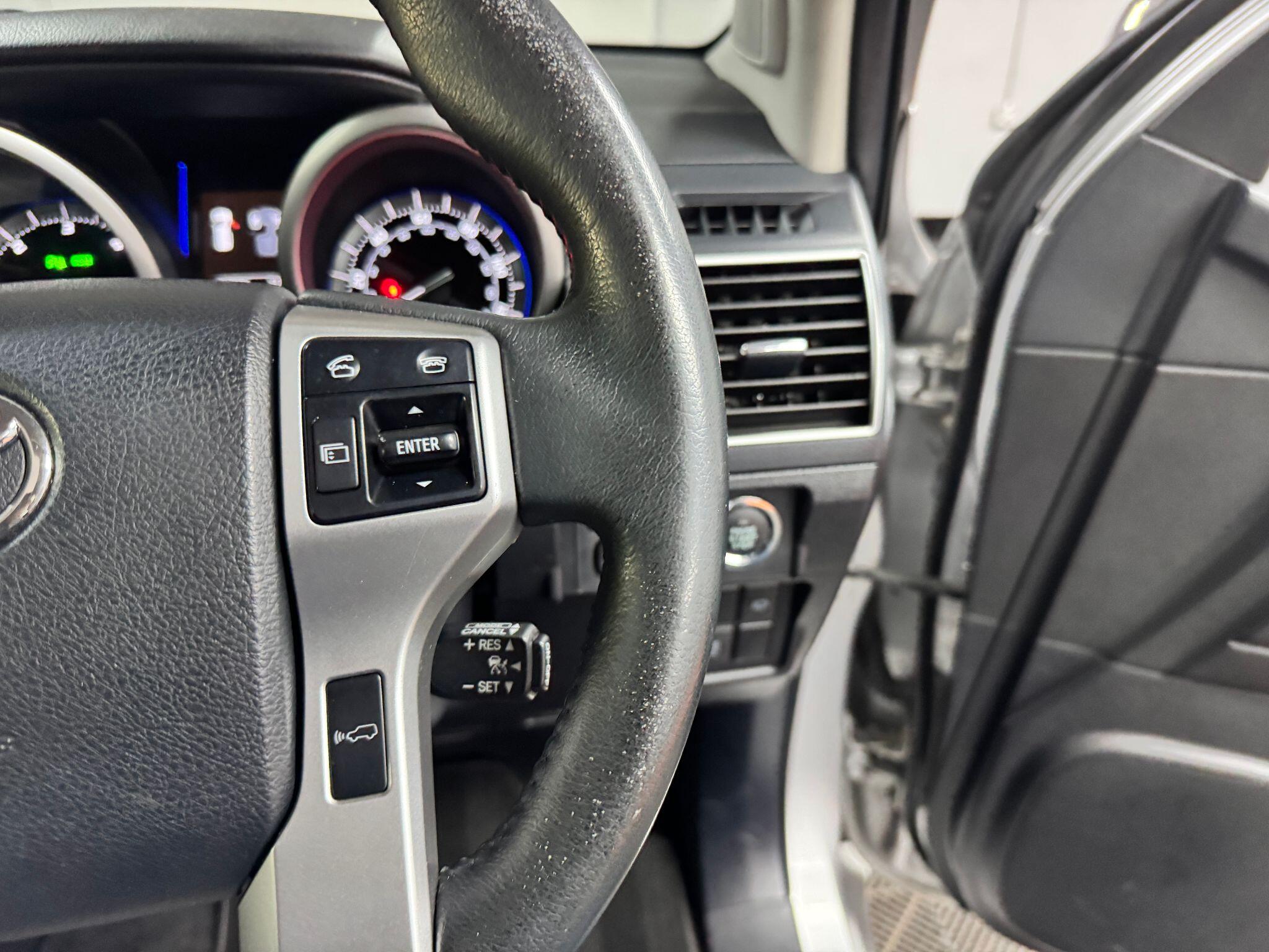 Toyota Land Cruiser 3.0 D-4D Invincible Auto 4WD Euro 5 5dr (7 Seats) 5dr Automatic 2014