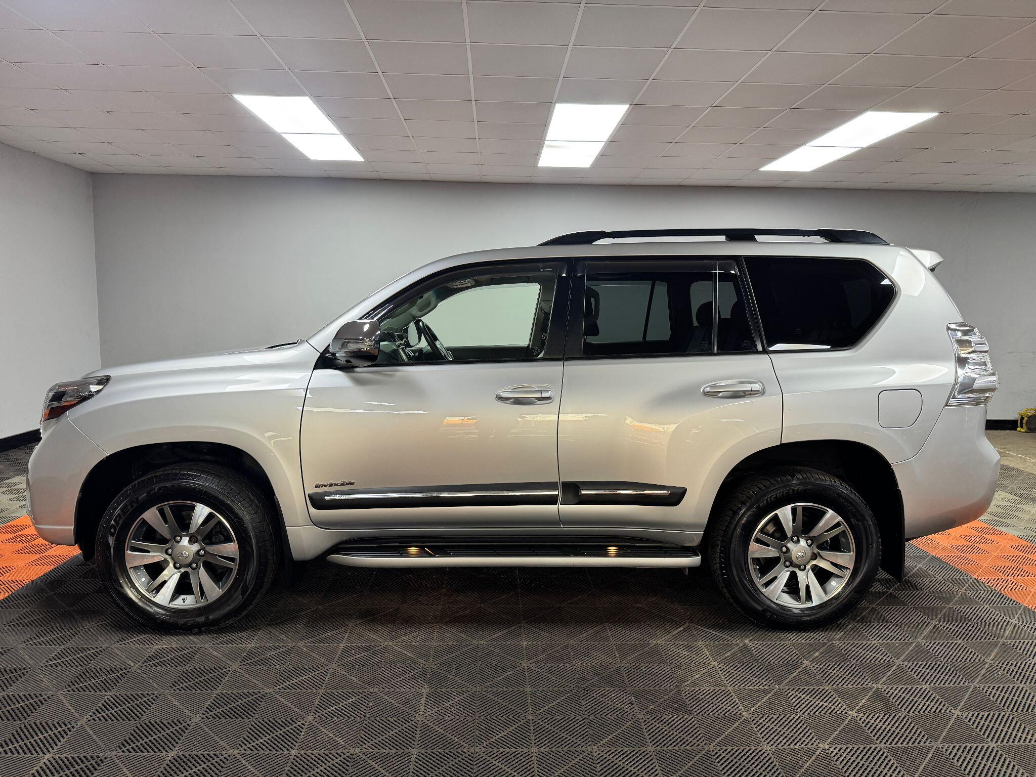 Toyota Land Cruiser 3.0 D-4D Invincible Auto 4WD Euro 5 5dr (7 Seats) 5dr Automatic 2014