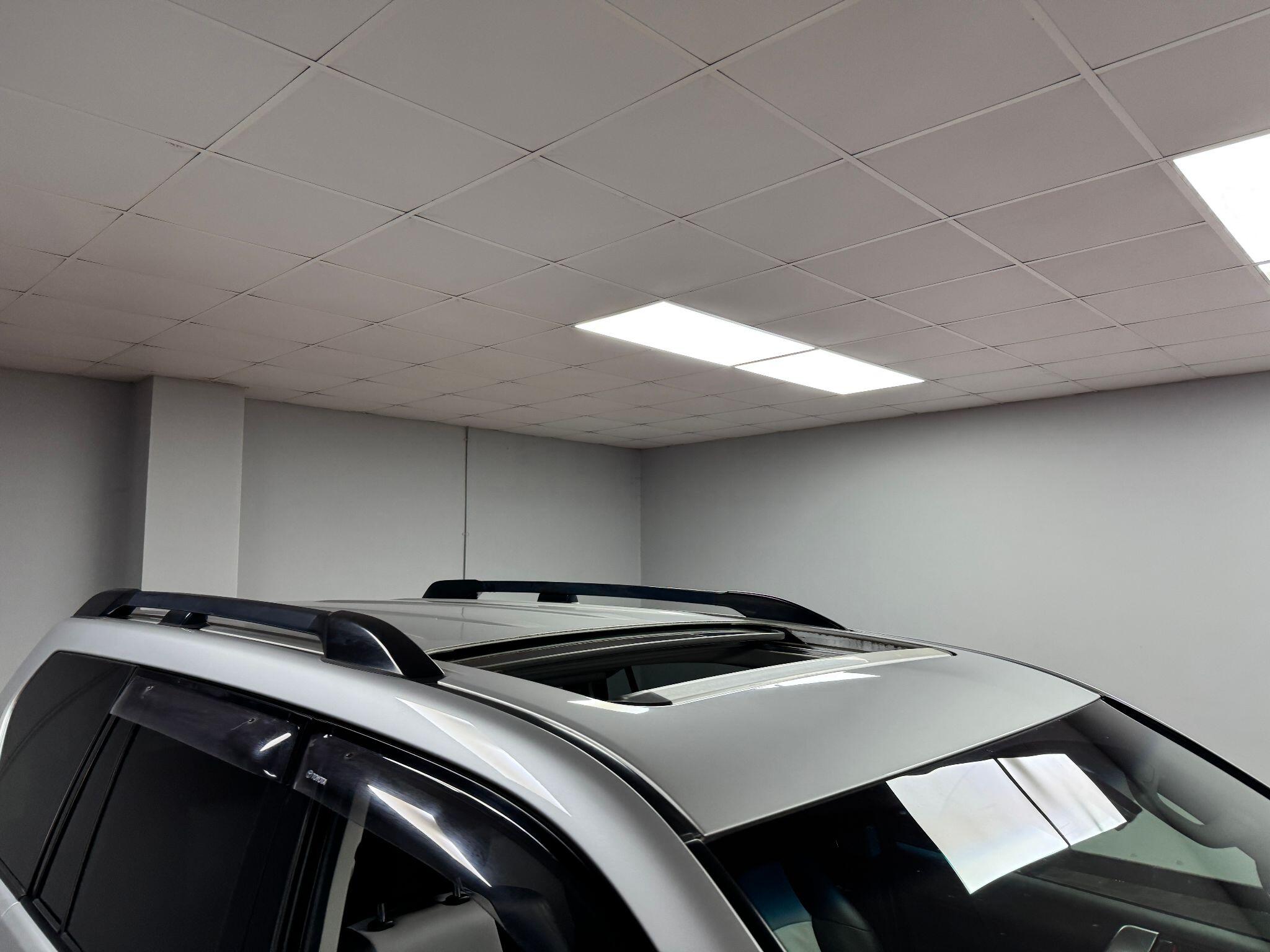 Toyota Land Cruiser 3.0 D-4D Invincible Auto 4WD Euro 5 5dr (7 Seats) 5dr Automatic 2014