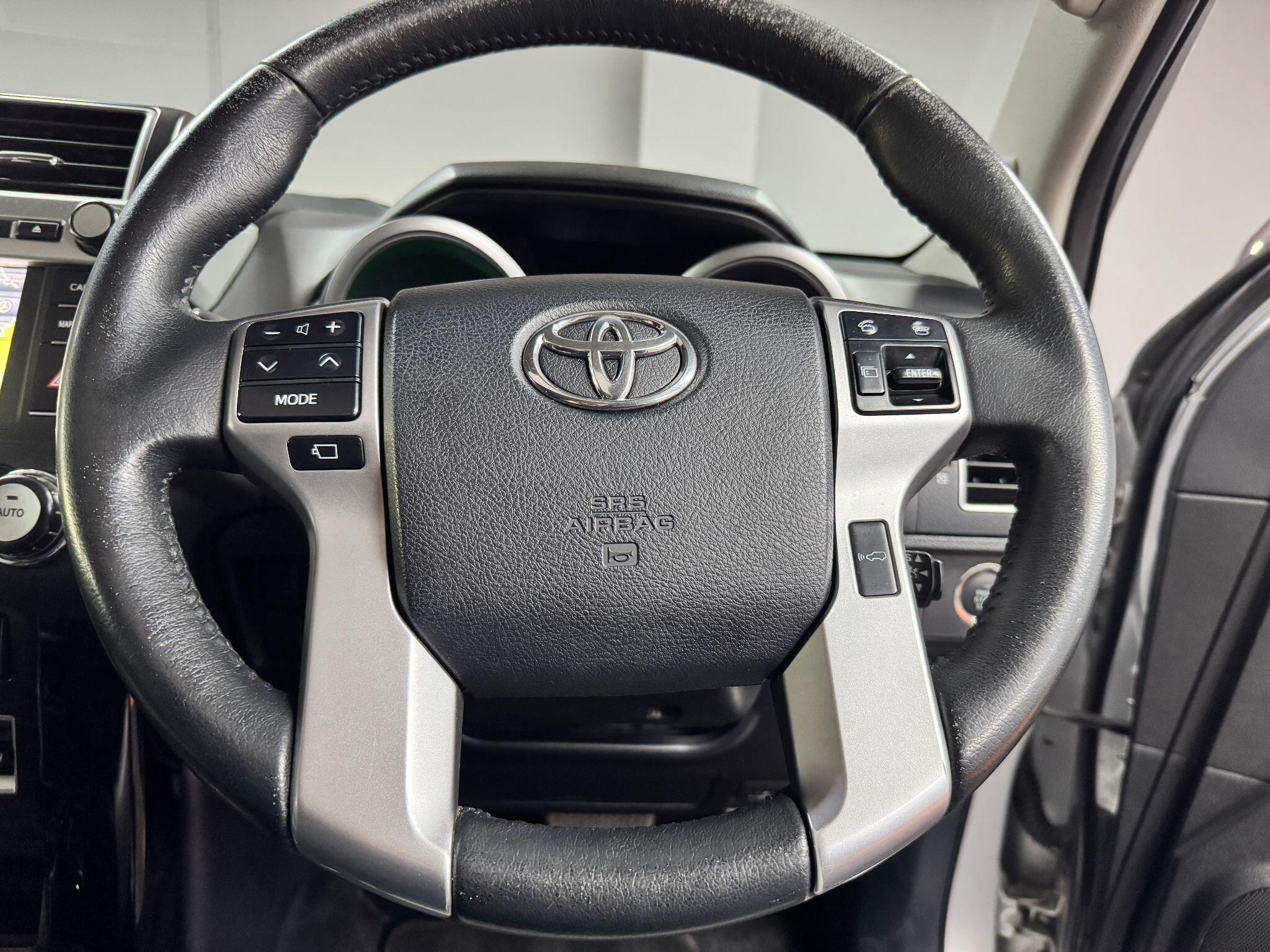 Toyota Land Cruiser 3.0 D-4D Invincible Auto 4WD Euro 5 5dr (7 Seats) 5dr Automatic 2014