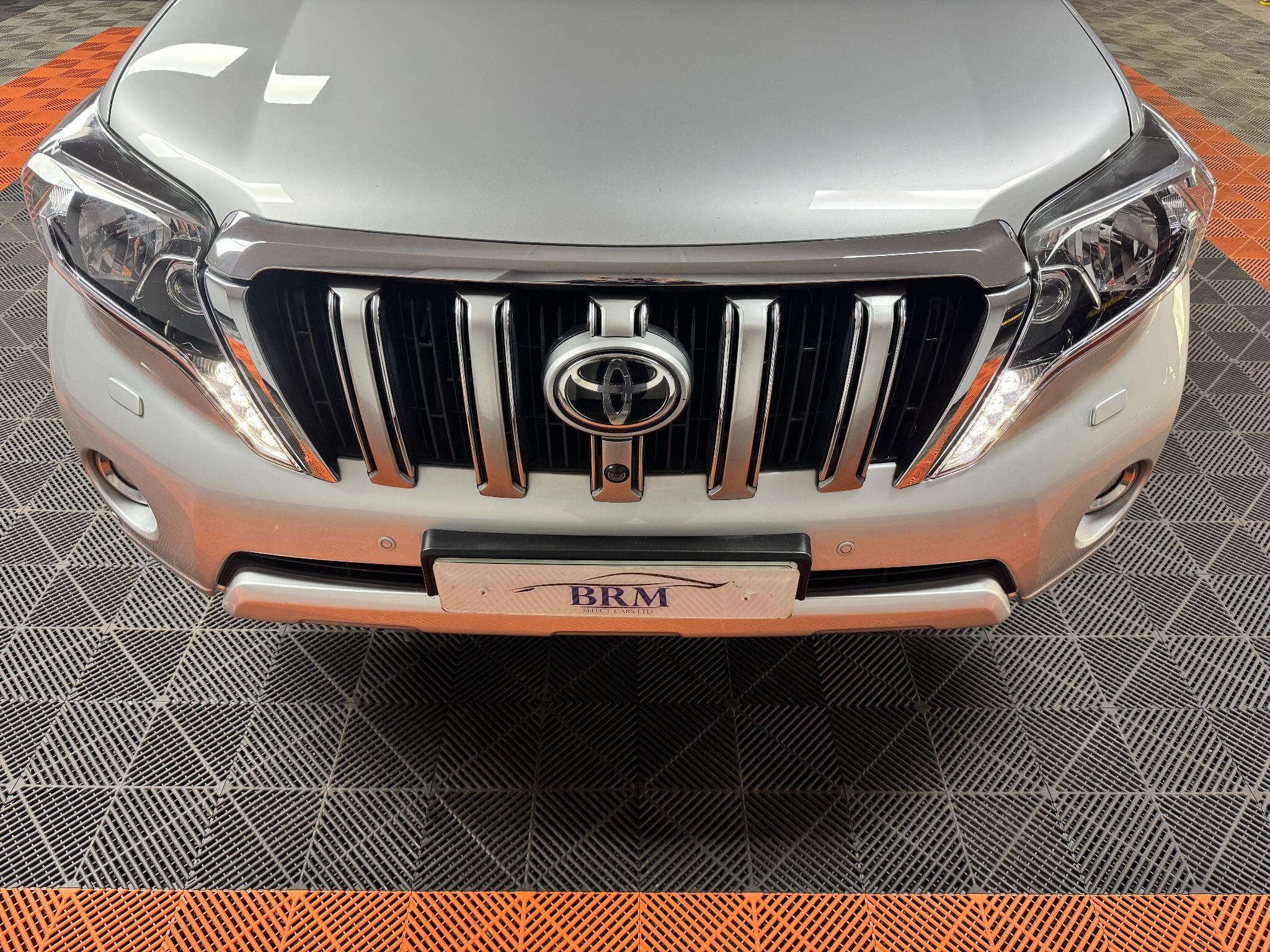 Toyota Land Cruiser 3.0 D-4D Invincible Auto 4WD Euro 5 5dr (7 Seats) 5dr Automatic 2014