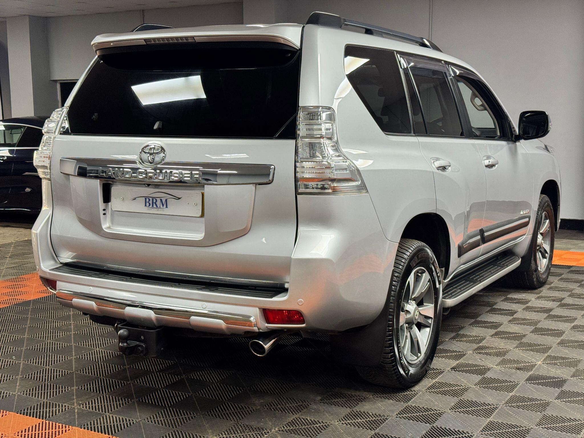 Toyota Land Cruiser 3.0 D-4D Invincible Auto 4WD Euro 5 5dr (7 Seats) 5dr Automatic 2014