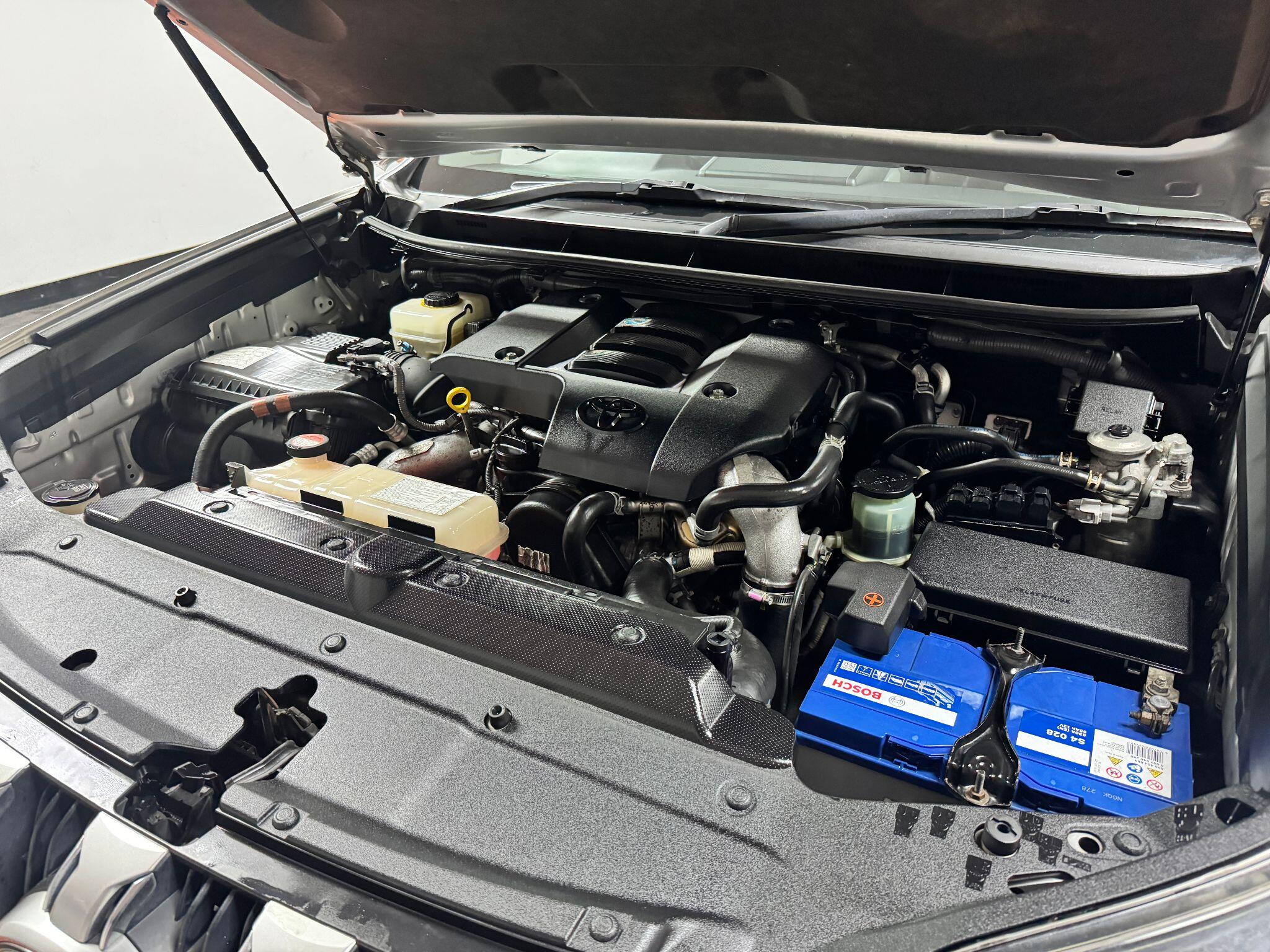 Toyota Land Cruiser 3.0 D-4D Invincible Auto 4WD Euro 5 5dr (7 Seats) 5dr Automatic 2014