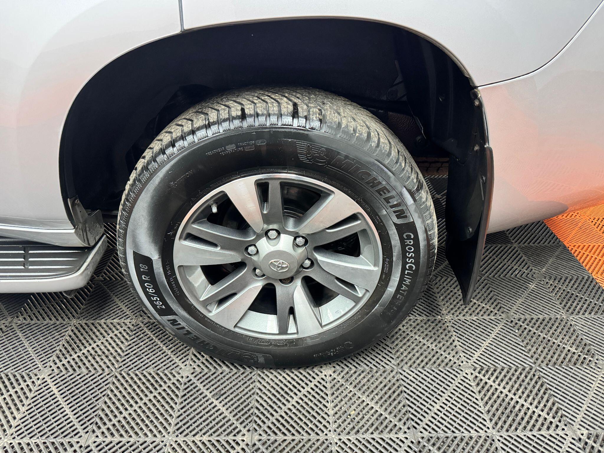 Toyota Land Cruiser 3.0 D-4D Invincible Auto 4WD Euro 5 5dr (7 Seats) 5dr Automatic 2014