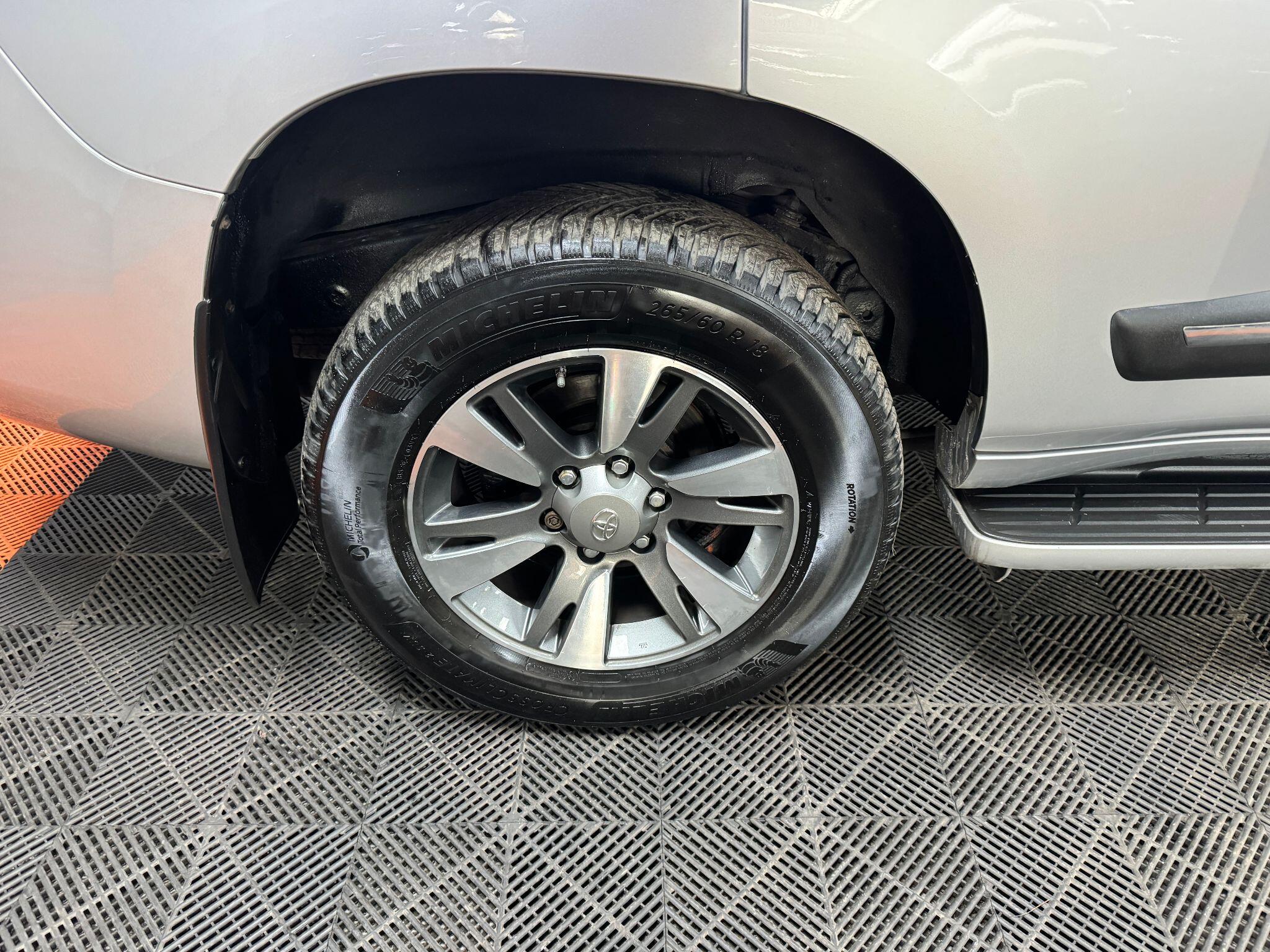 Toyota Land Cruiser 3.0 D-4D Invincible Auto 4WD Euro 5 5dr (7 Seats) 5dr Automatic 2014