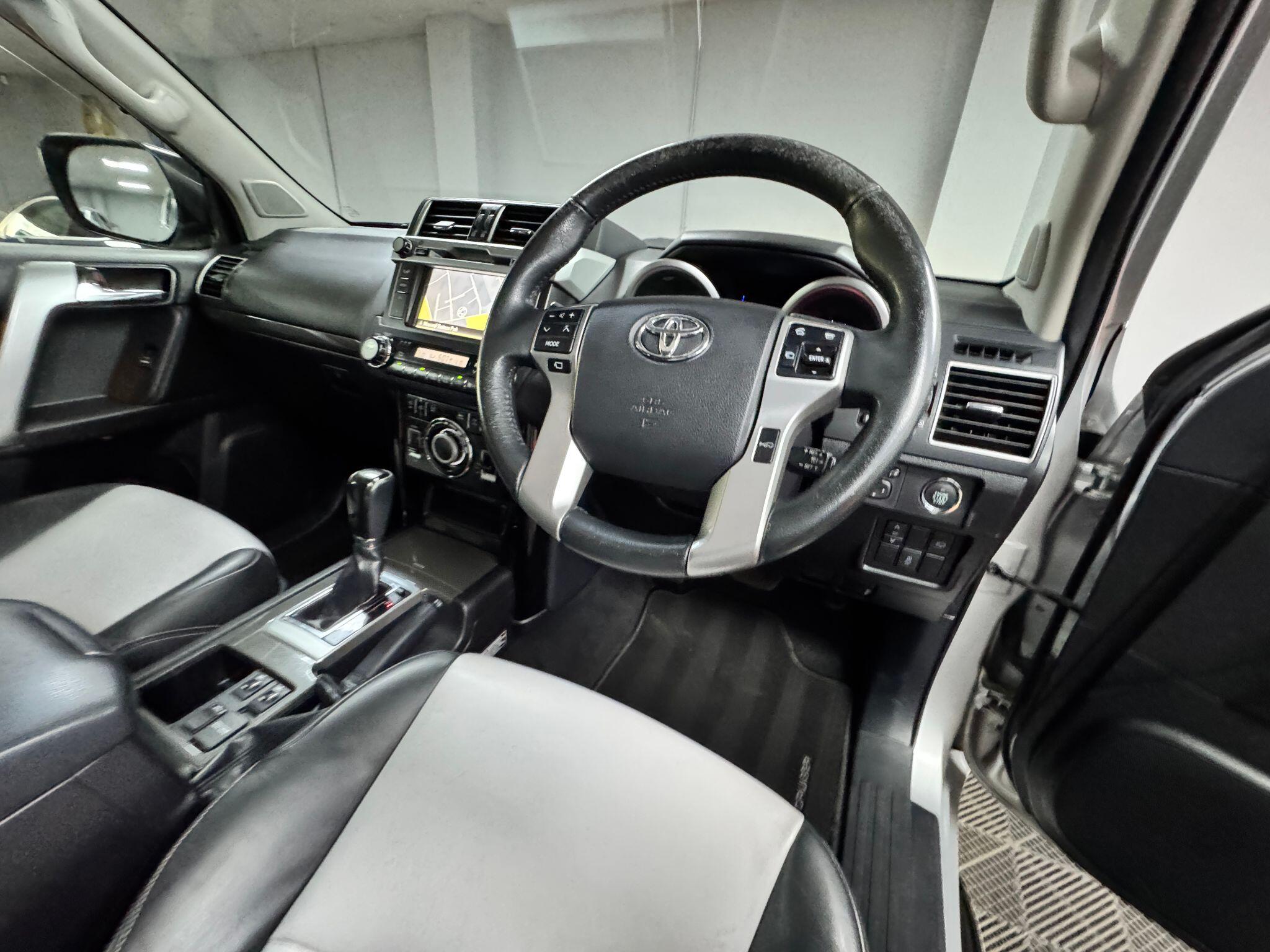 Toyota Land Cruiser 3.0 D-4D Invincible Auto 4WD Euro 5 5dr (7 Seats) 5dr Automatic 2014